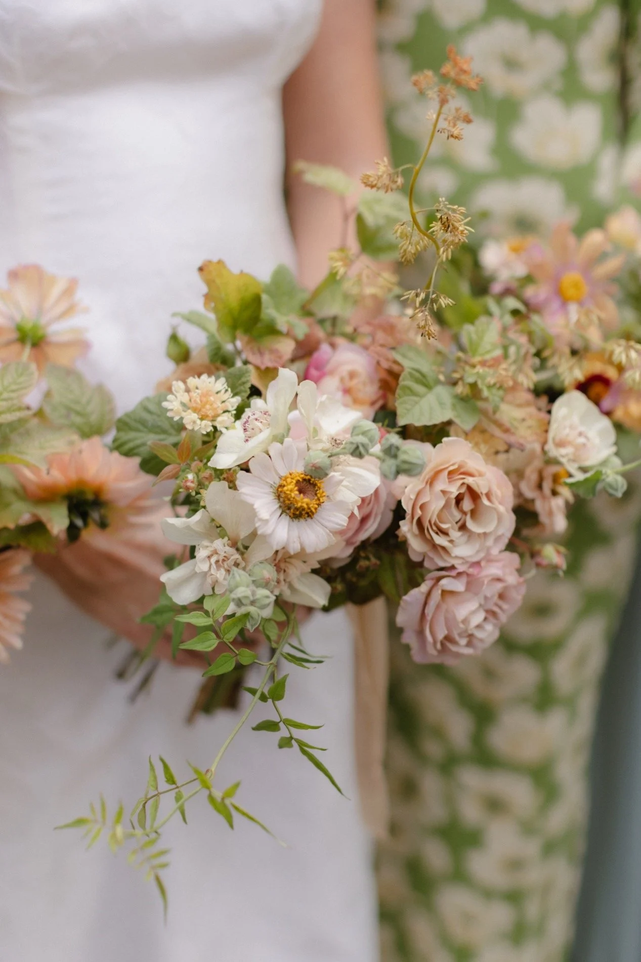 delicate-stylish-summer-wedding-bouquet-2.jpg