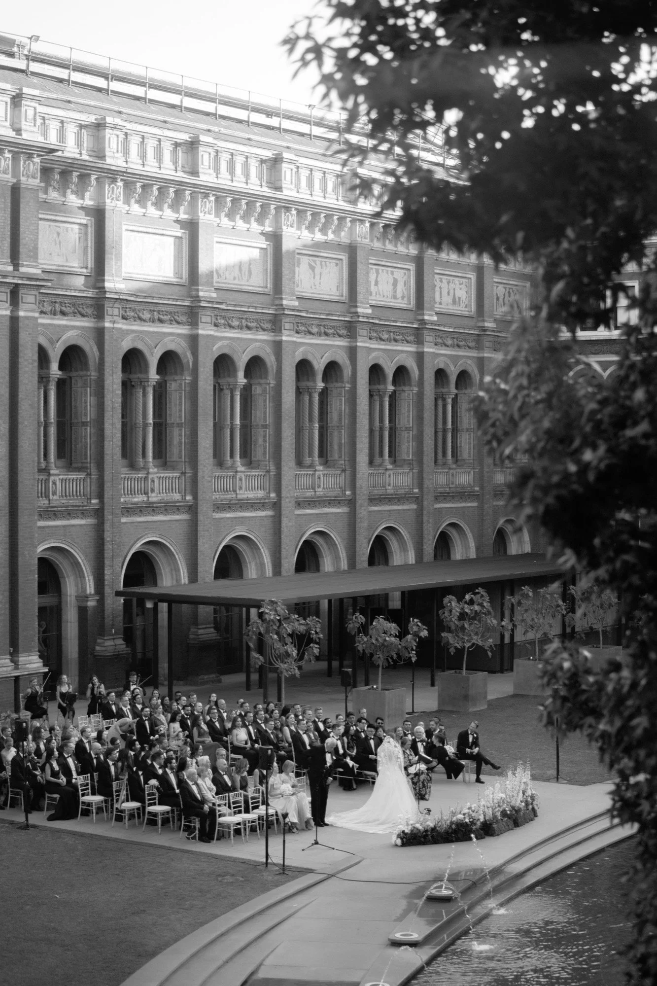all-white-victoria-albert-museum-wedding-london-13.jpg