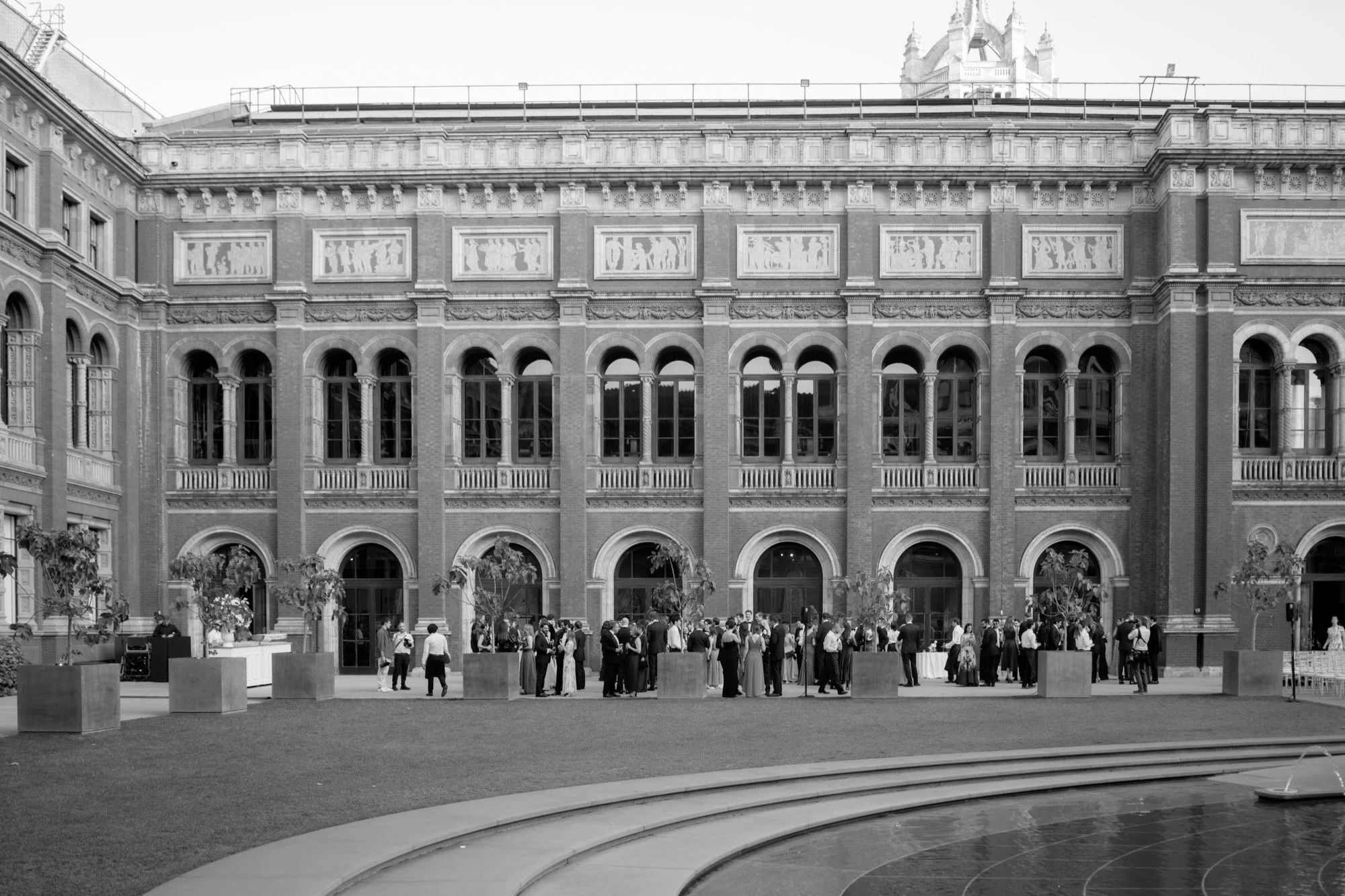 all-white-victoria-albert-museum-wedding-london-48.jpg