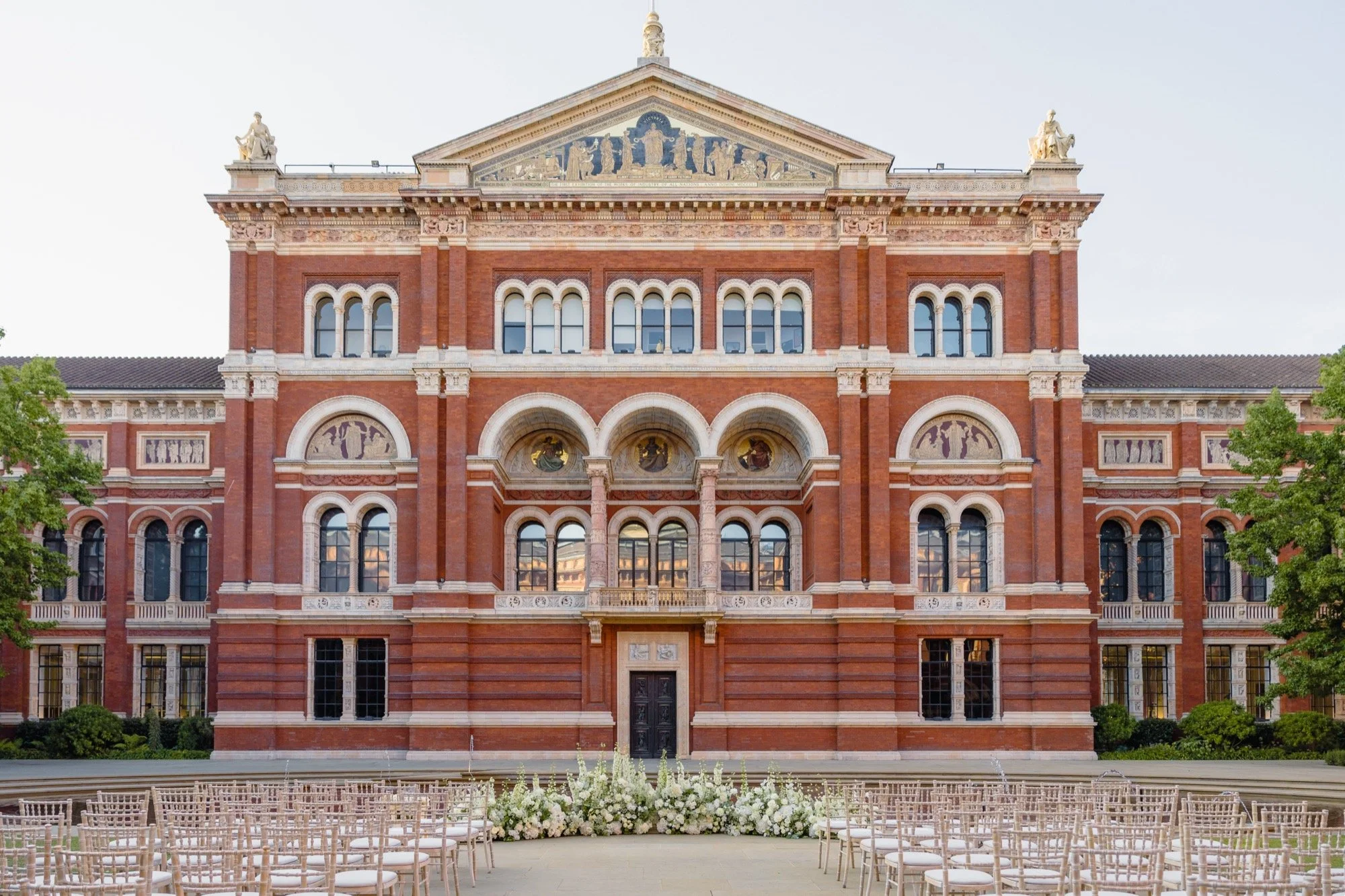 all-white-victoria-albert-museum-wedding-london-7.jpg