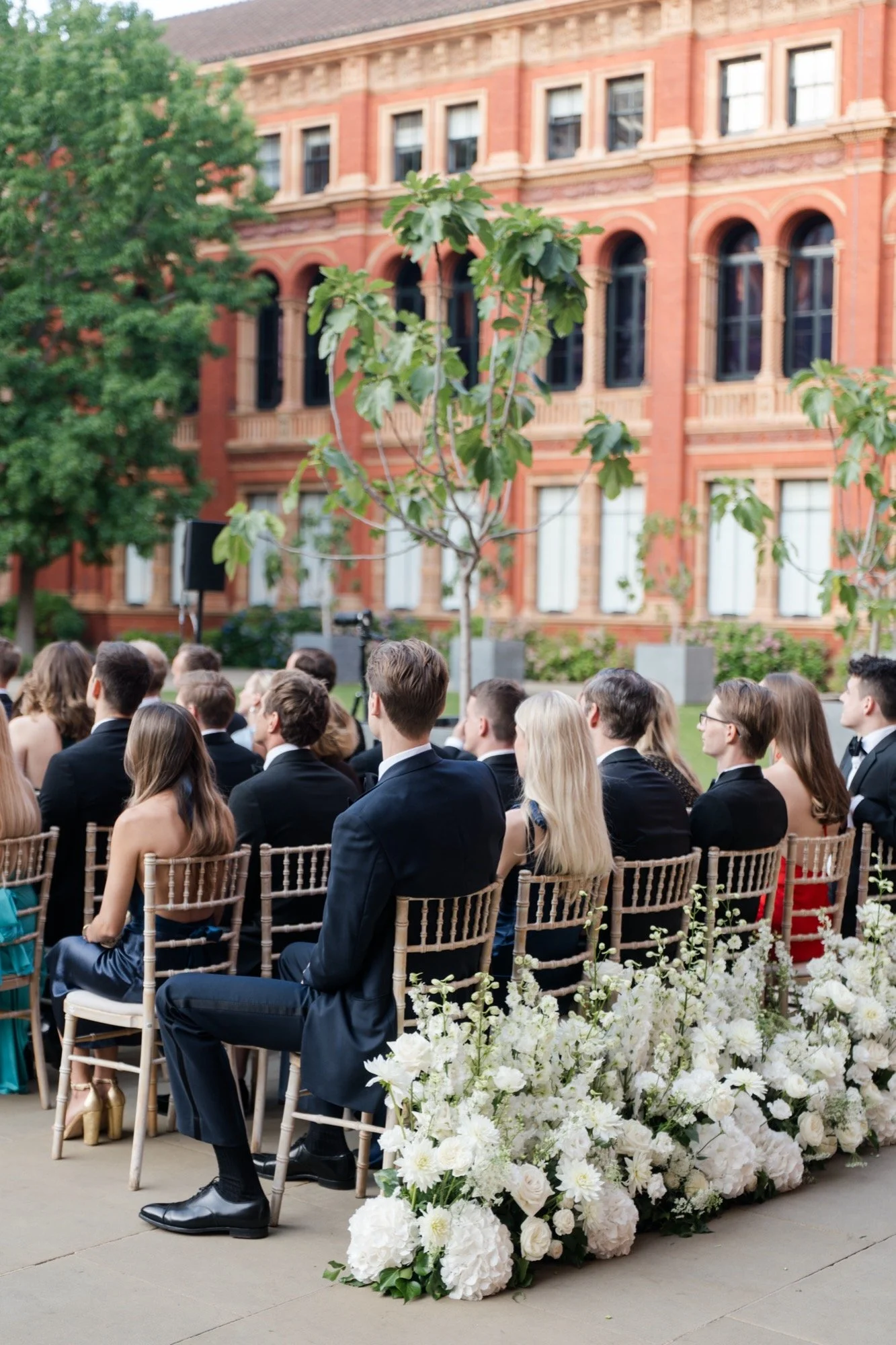 all-white-victoria-albert-museum-wedding-london-15.jpg
