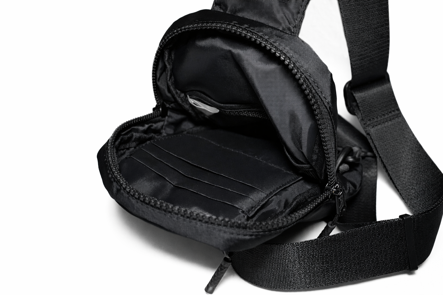 Onyx Bagg Detailed Inside.png
