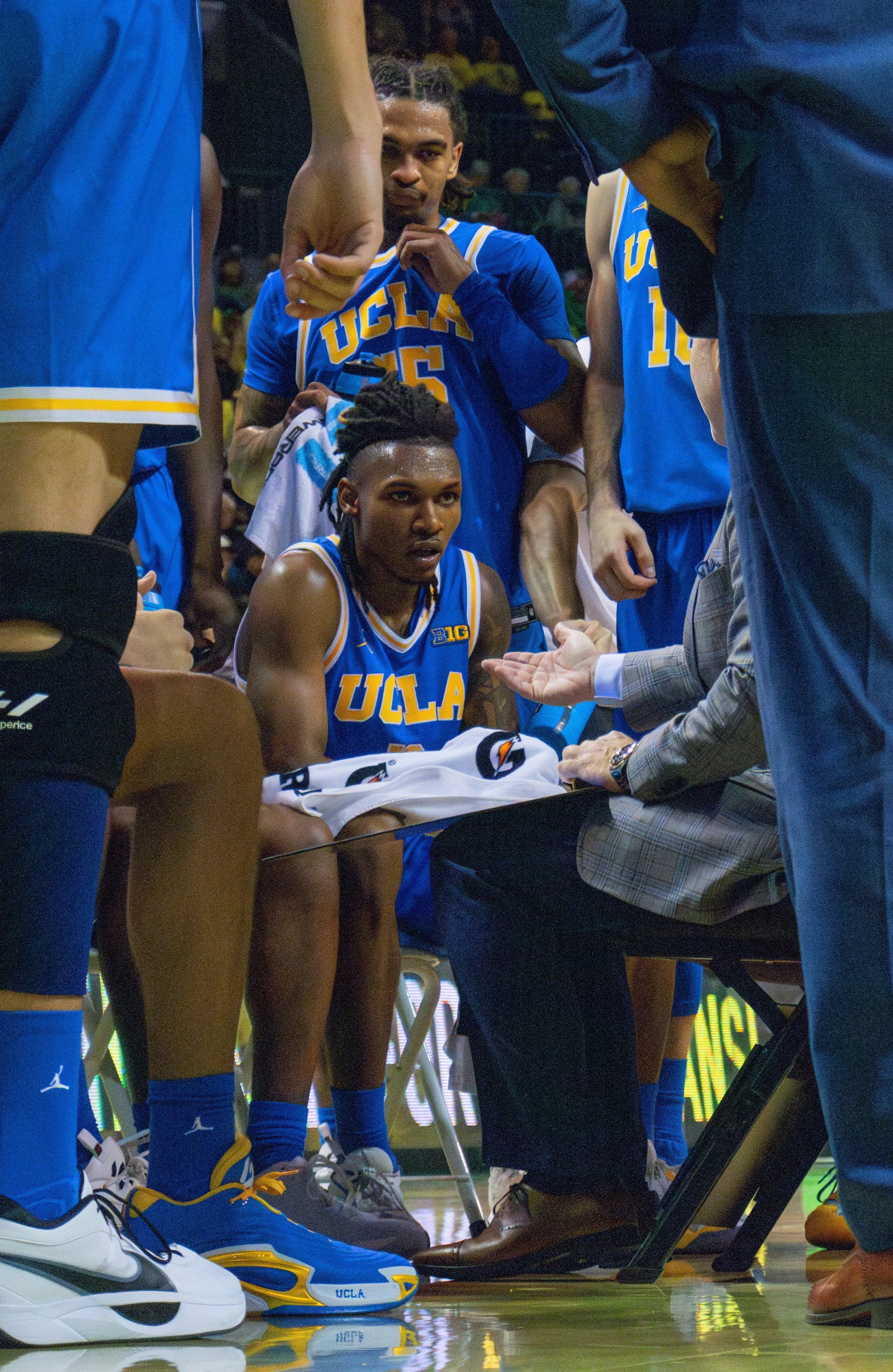 UO vs UCLA Men's Basketball 12:08_Emanciu14.jpg