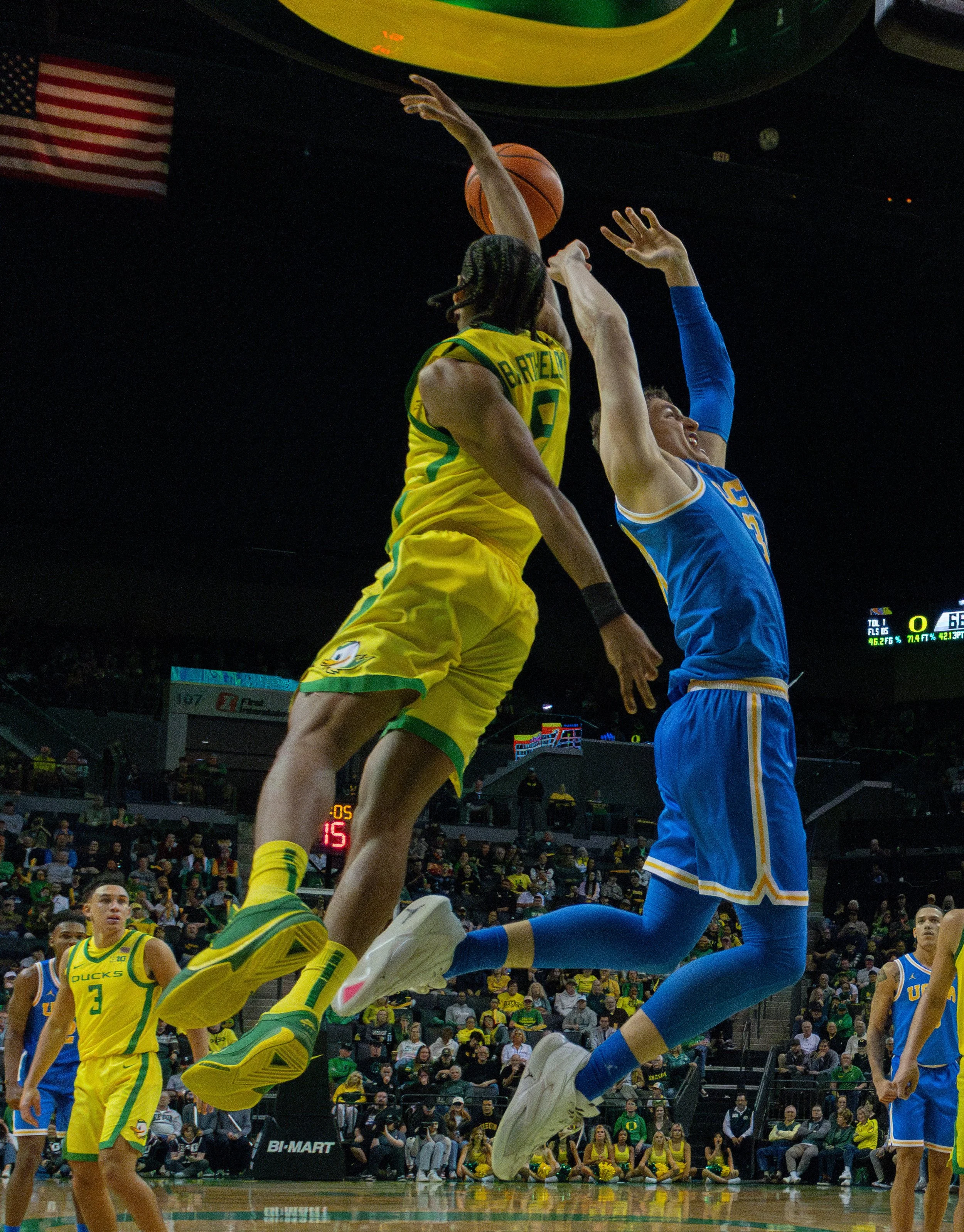 UO vs UCLA Men's Basketball 12:08_Emanciu17.jpg
