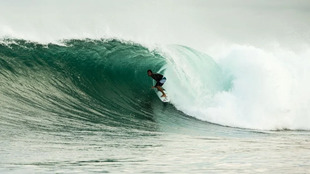 DILLON_SMITH_SURFING_GALAPAGOS_%C2%A9WELSH368.jpg