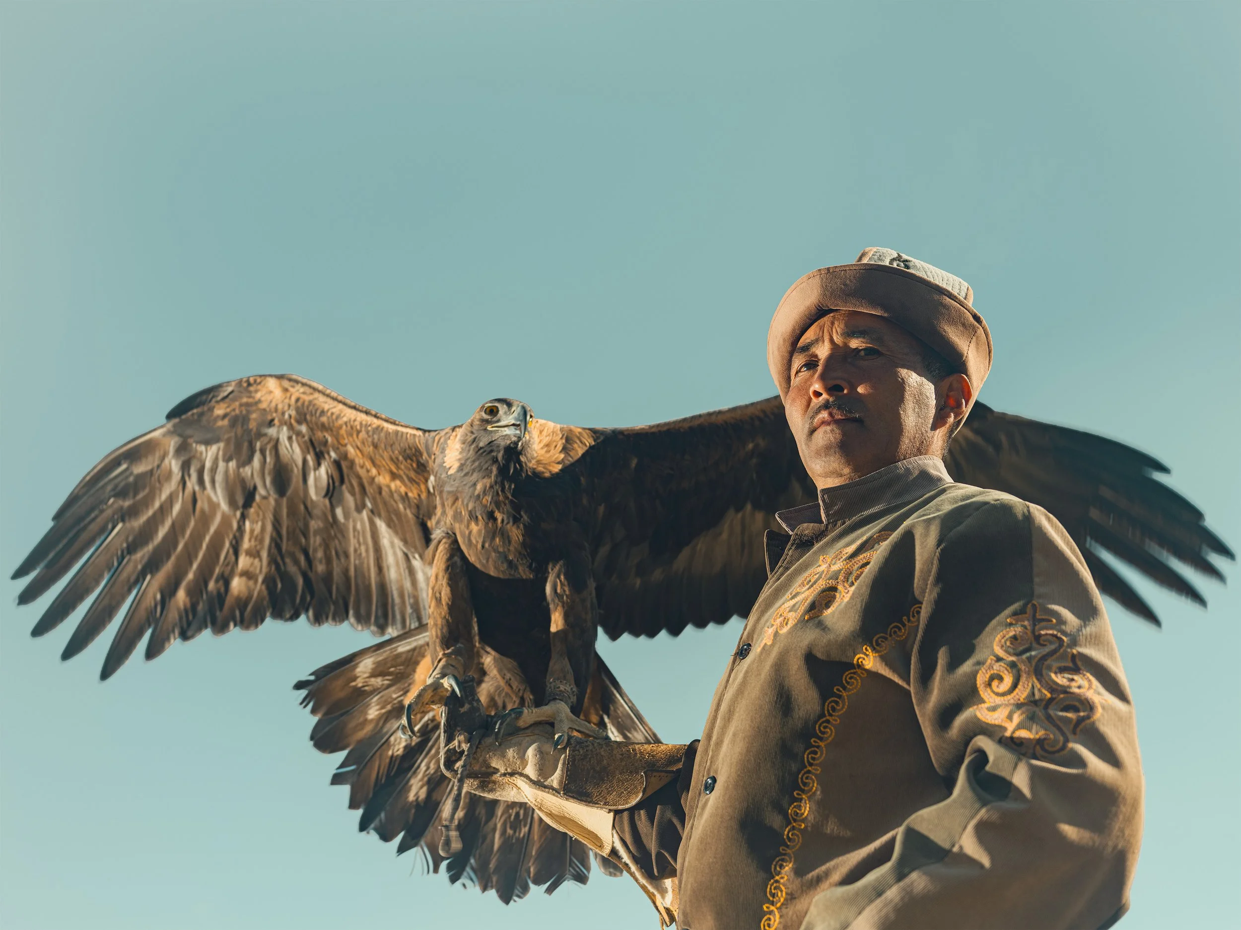 AdamDockerPhotography_EagleHunter_Kyrgystan_Aito_Birin_GoldenEagle_CloseUp_Portrait.jpg