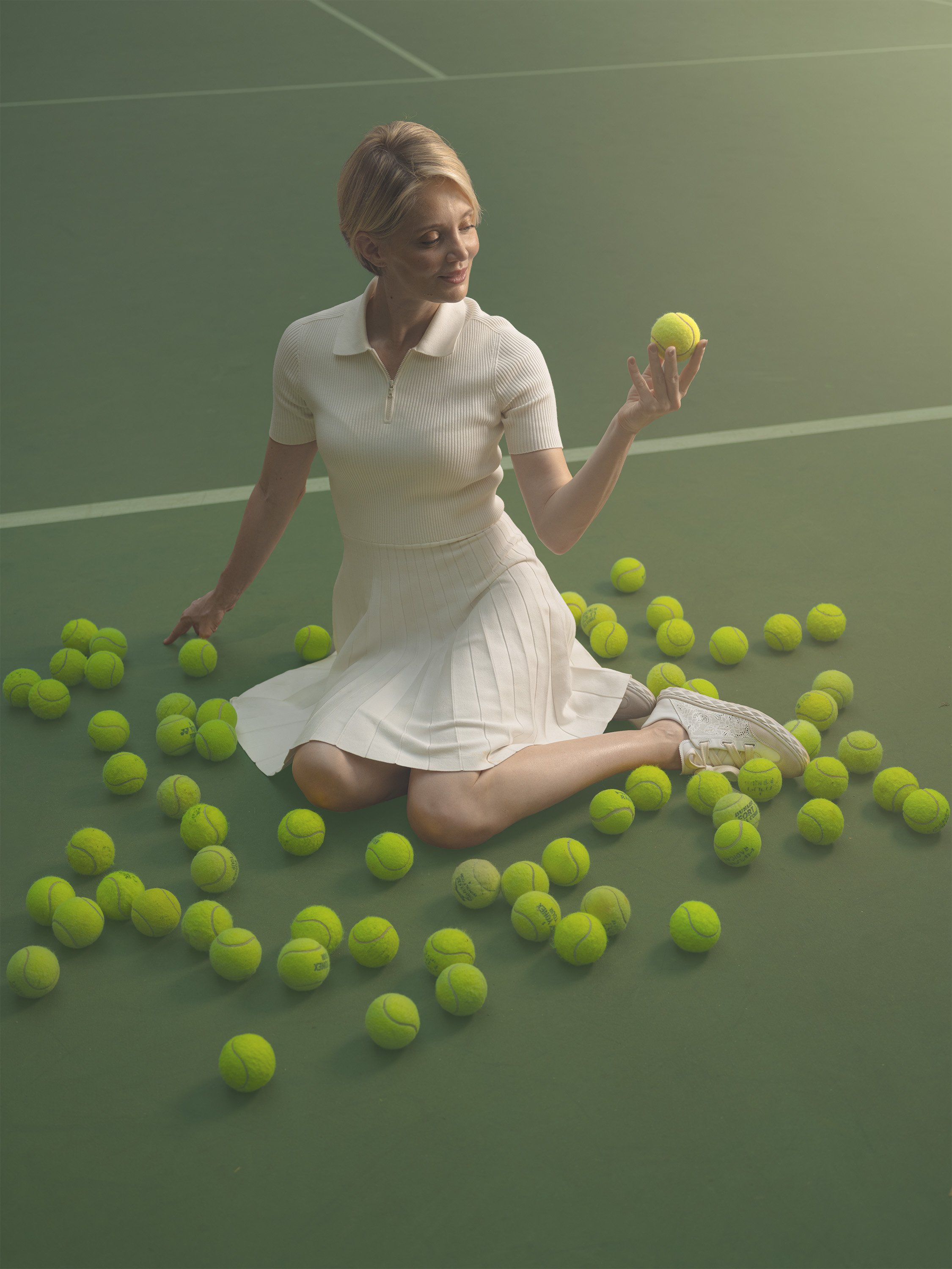 AdamDockerPhotography_Portrait_Anna_Chakvetadze_TennisBalls.jpg