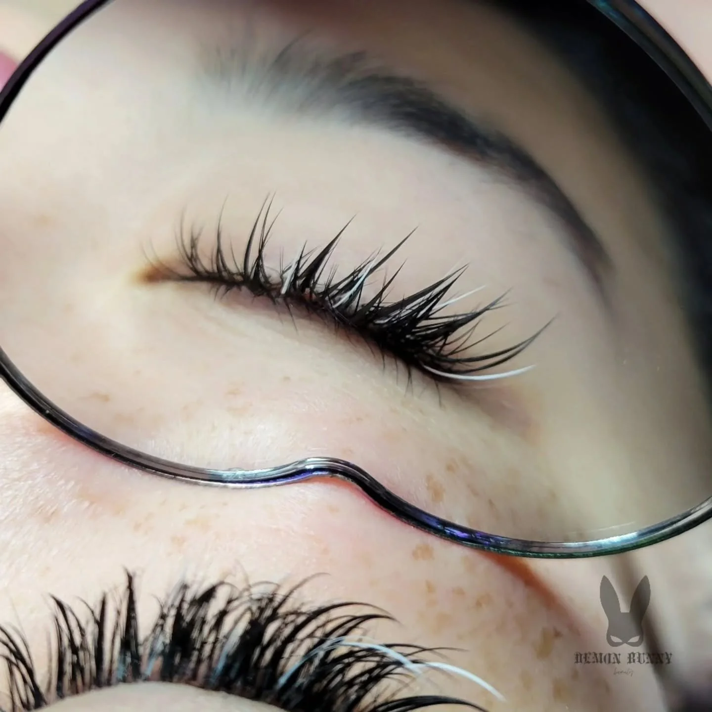 🖤🤍

Lash fill on this pretty siren set!! 
Using LC &amp; LB curl for spikes, C &amp; J Curl for the base.

#demonbunnybeauty #washingtonlashartist #washingtonlashes #tacomalashstudio #tacomalashartist #tacomalashes #tacomalashextensions #animelashe