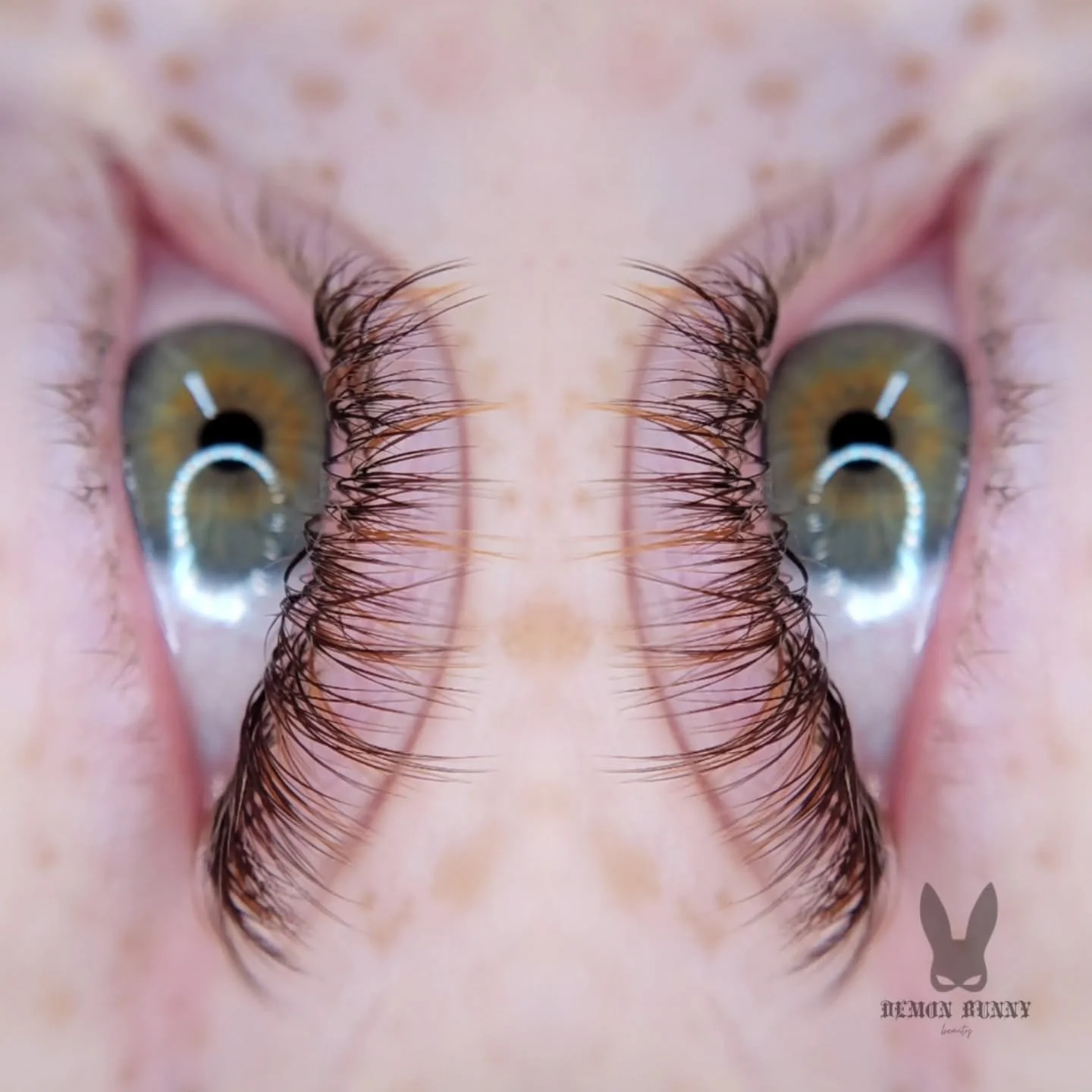 𝖍𝖆𝖑𝖋 𝖘𝖊𝖙

Using medium brown and caramel colored lashes for a softer look! 
Half sets are my personal favorite that I wear myself because I have so many allergies and have a need to rub the inner corners of my eyes. I would always cut my lash 