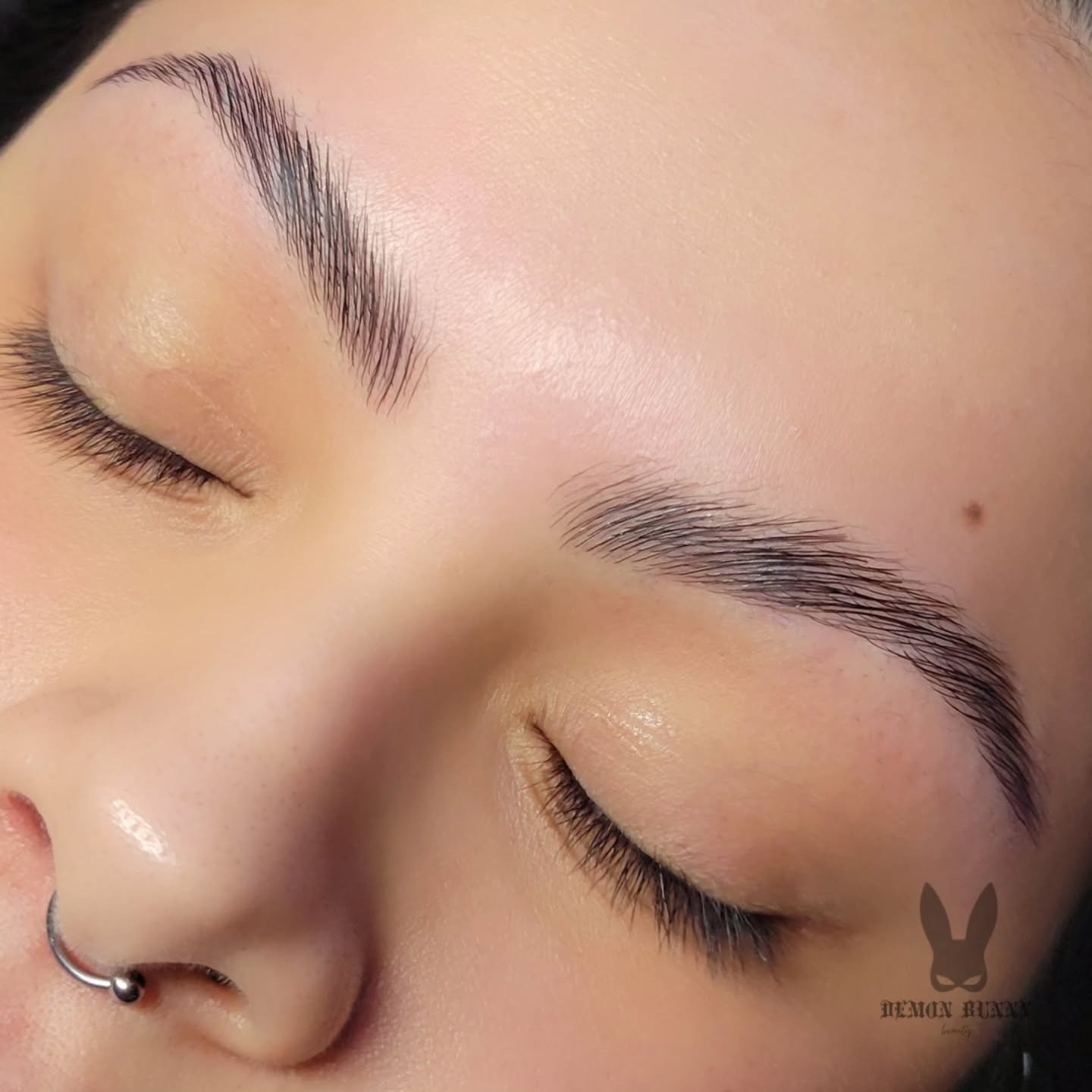 𝖇𝖗𝖔𝖜 𝖑𝖆𝖒𝖎 + 𝖜𝖆𝖝

😊 I'm always forgetting to take photos of brow services that I do. So I'm glad I remembered this time! Brow laminations help set the brow hairs in place, which is great for unruly brow hairs. The brows soften up after a f