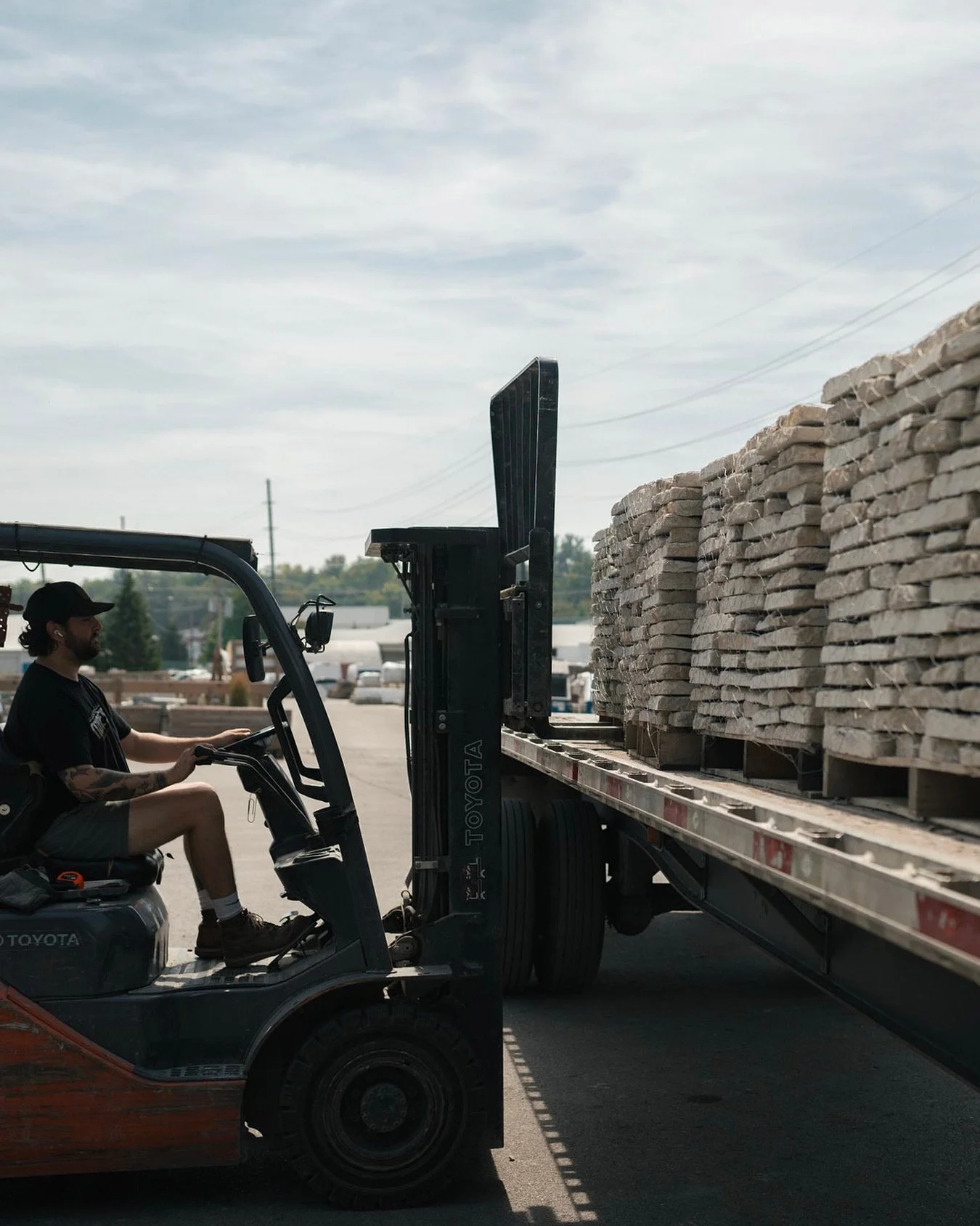 Whether it&rsquo;s multiple truckloads or a single pallet, we coordinate and ship materials nationwide. Tell us a bit about your project and we can work with you to put together a comprehensive estimate.

/ Masonmade Freight Shipment

&bull; &bull; &