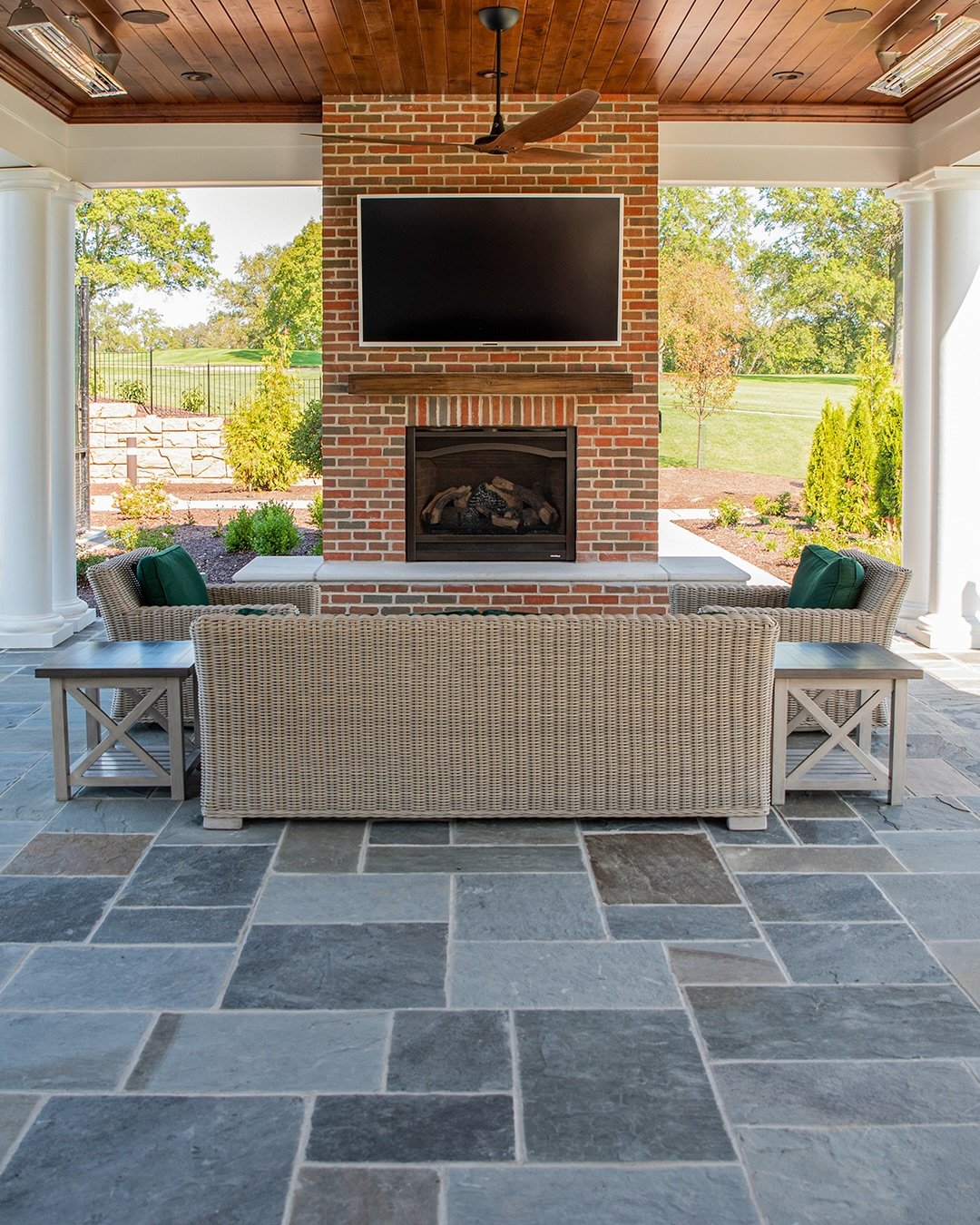 Looking for the irregular charm of natural stone with a bit more geometric look for your paving project? Dimensional-cut Pennsylvania Blue Full Color paving has a natural cleft texture and is laid in a random mixed pattern to achieve just that.

01 -