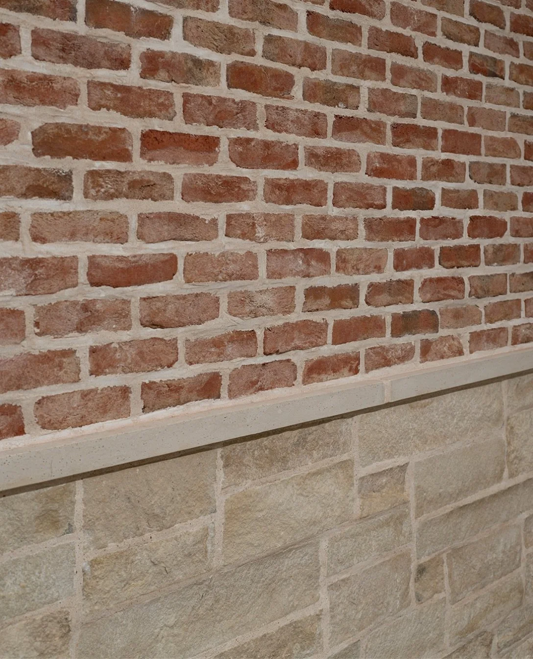 New display up in our Design Studio! Tons of character in this handmade brick paired with Caraway Dimensional natural stone veneer. Order a sample today at masonmadestone.com

/ Georgetowne Brick + Indiana Limestone Water Table Sill + Caraway Dimensi