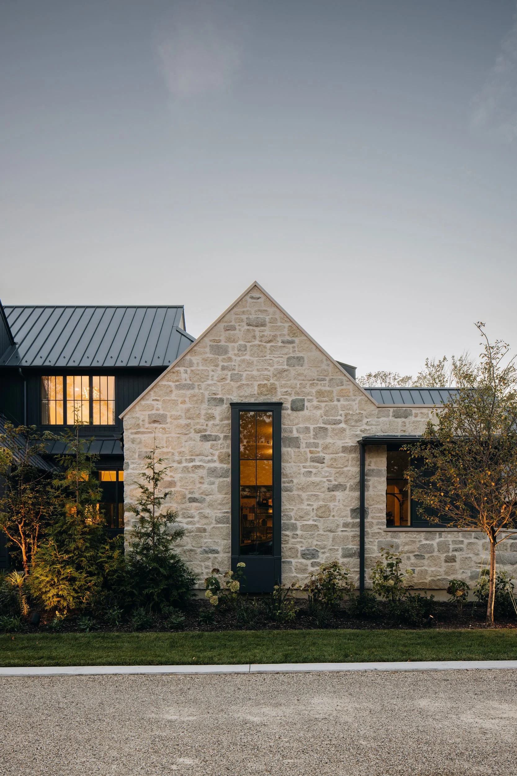  Calcaire Blend (Tumbled)  ▴  Moment Design 