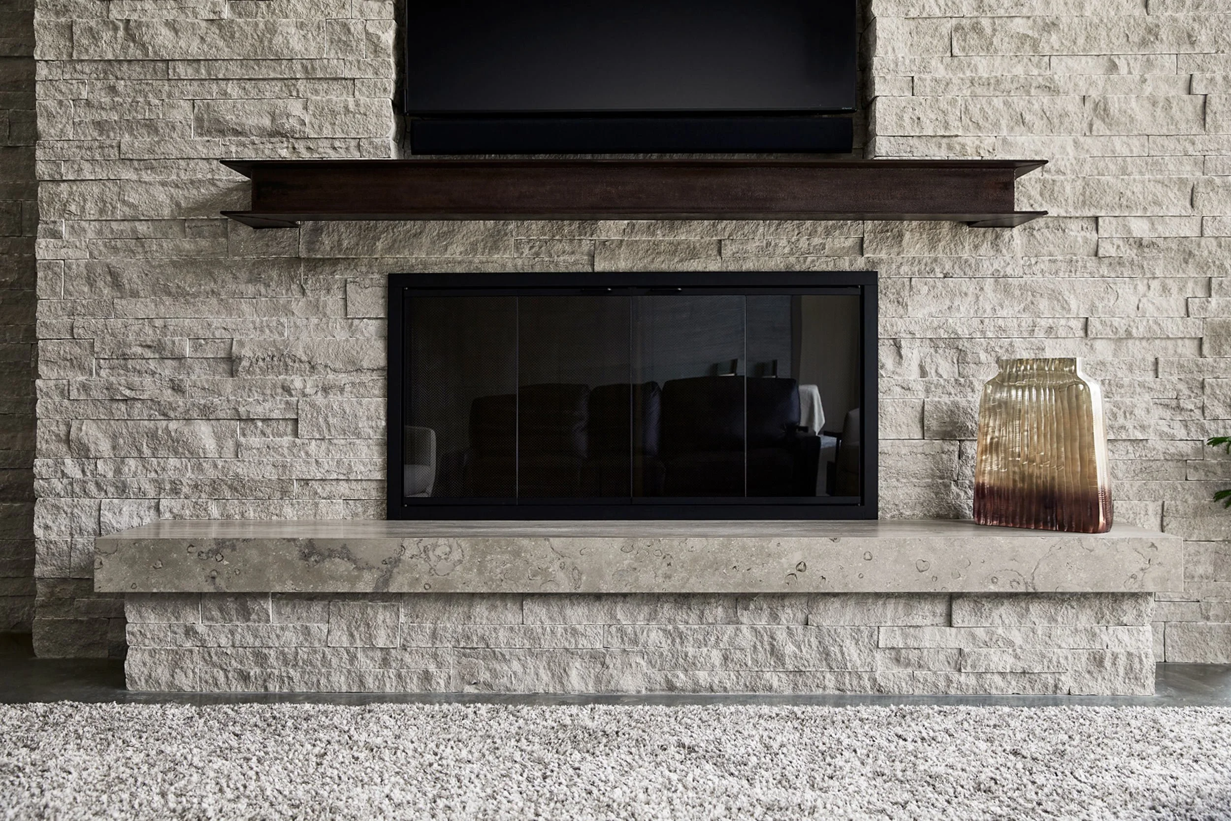 Pierreux Vein-Cut Veneer + Hearth