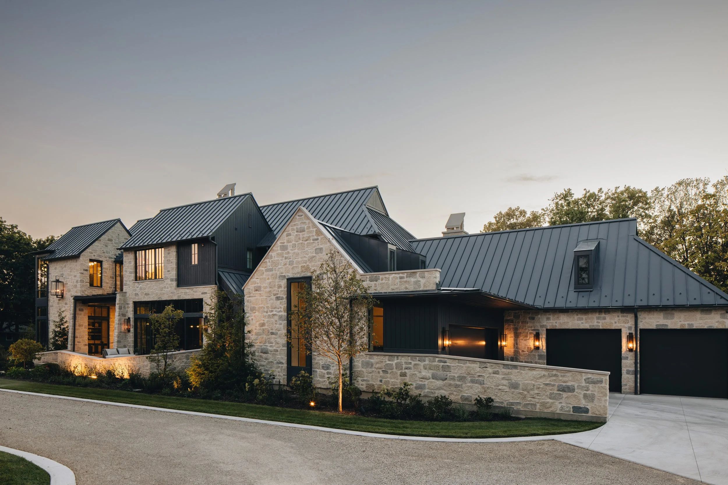  Calcaire Blend (Tumbled)  ▴  Moment Design 