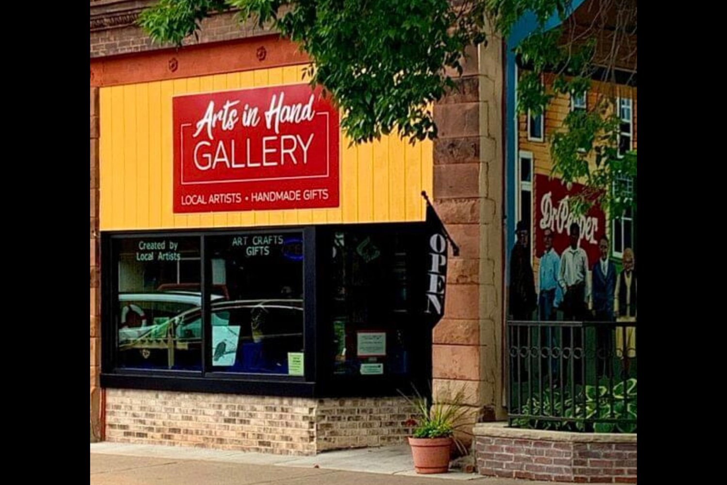 Arts-in-Hand-Gallery-storefront.jpg