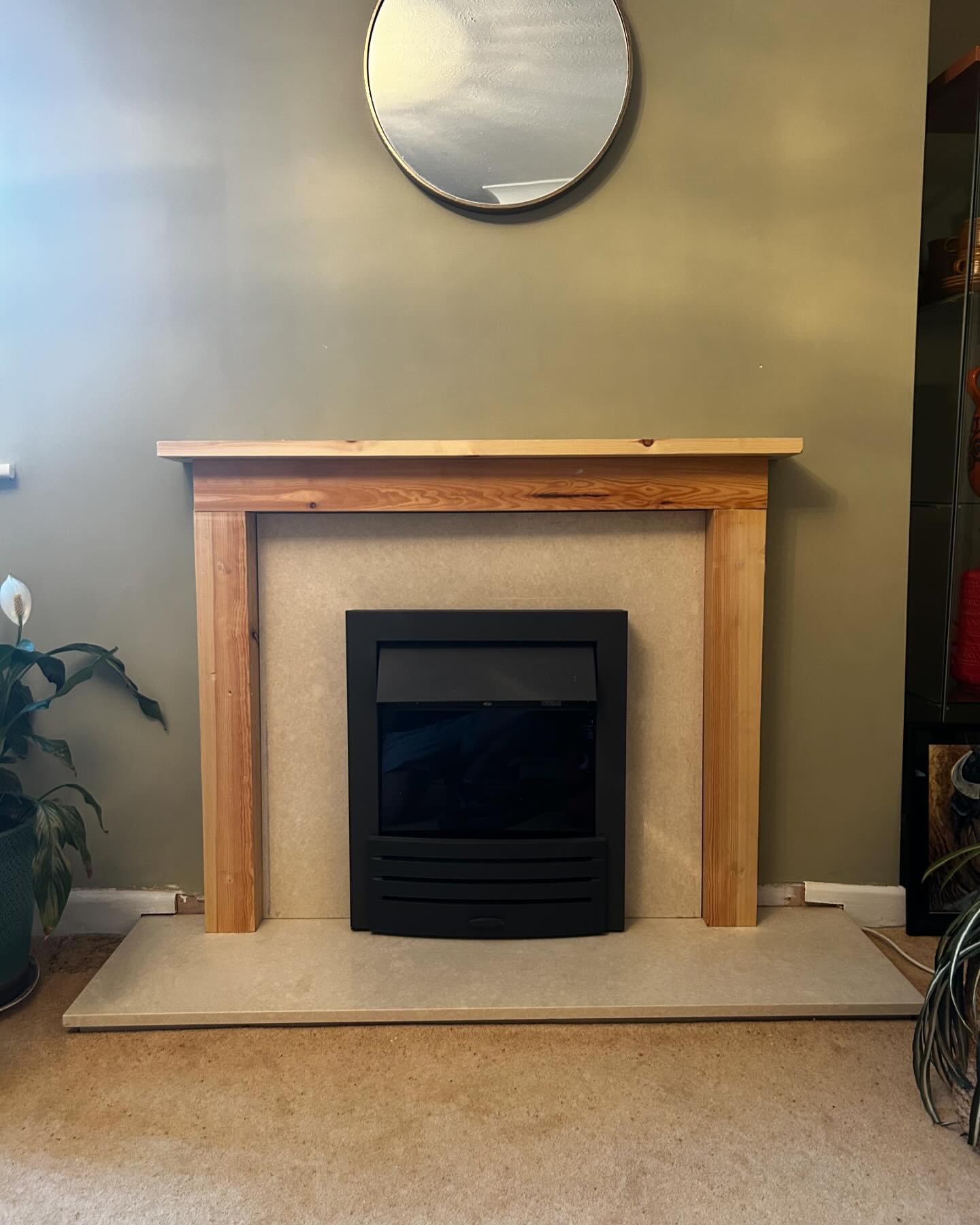 Bespoke fire surround built for a returning customer adding the finishing touches to this living space 🪵 

#makita #dewalt #festool #carpentry #carpenter #firstfixcarpentry #secondfixcarpentry #bespokejoinery #bespokecarpentry #fireplace #trasnforma