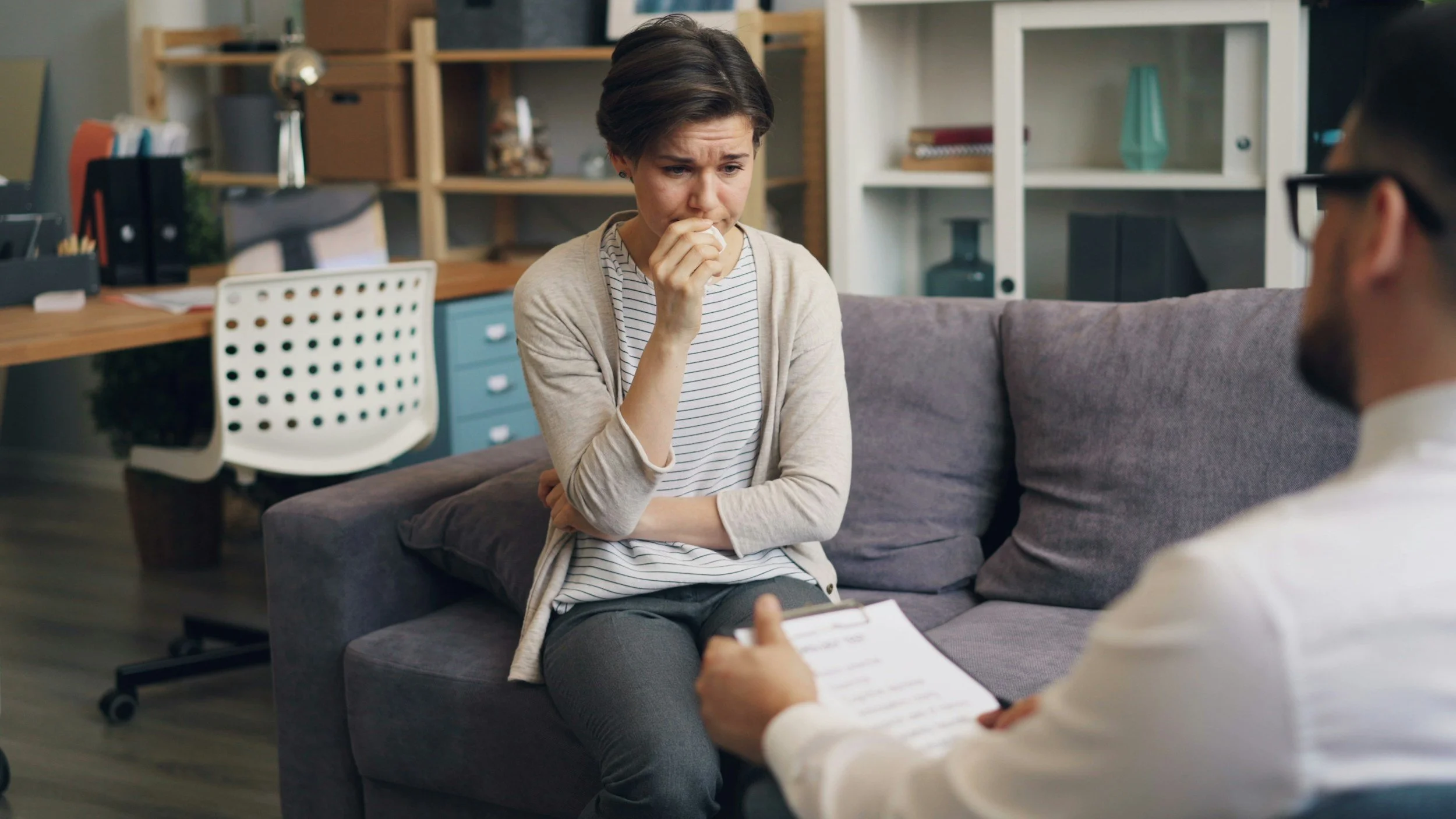 Woman recieves professional counselling to heal from post-separation abuse