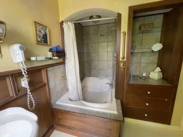 Antique Rose Bath