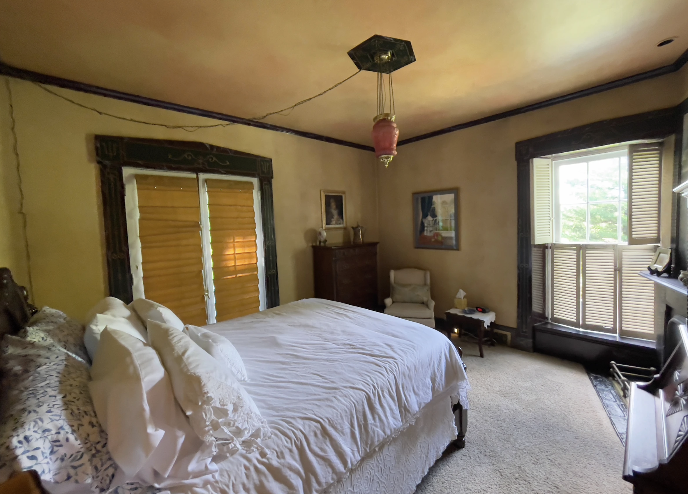 Antique Rose Mansion Stays