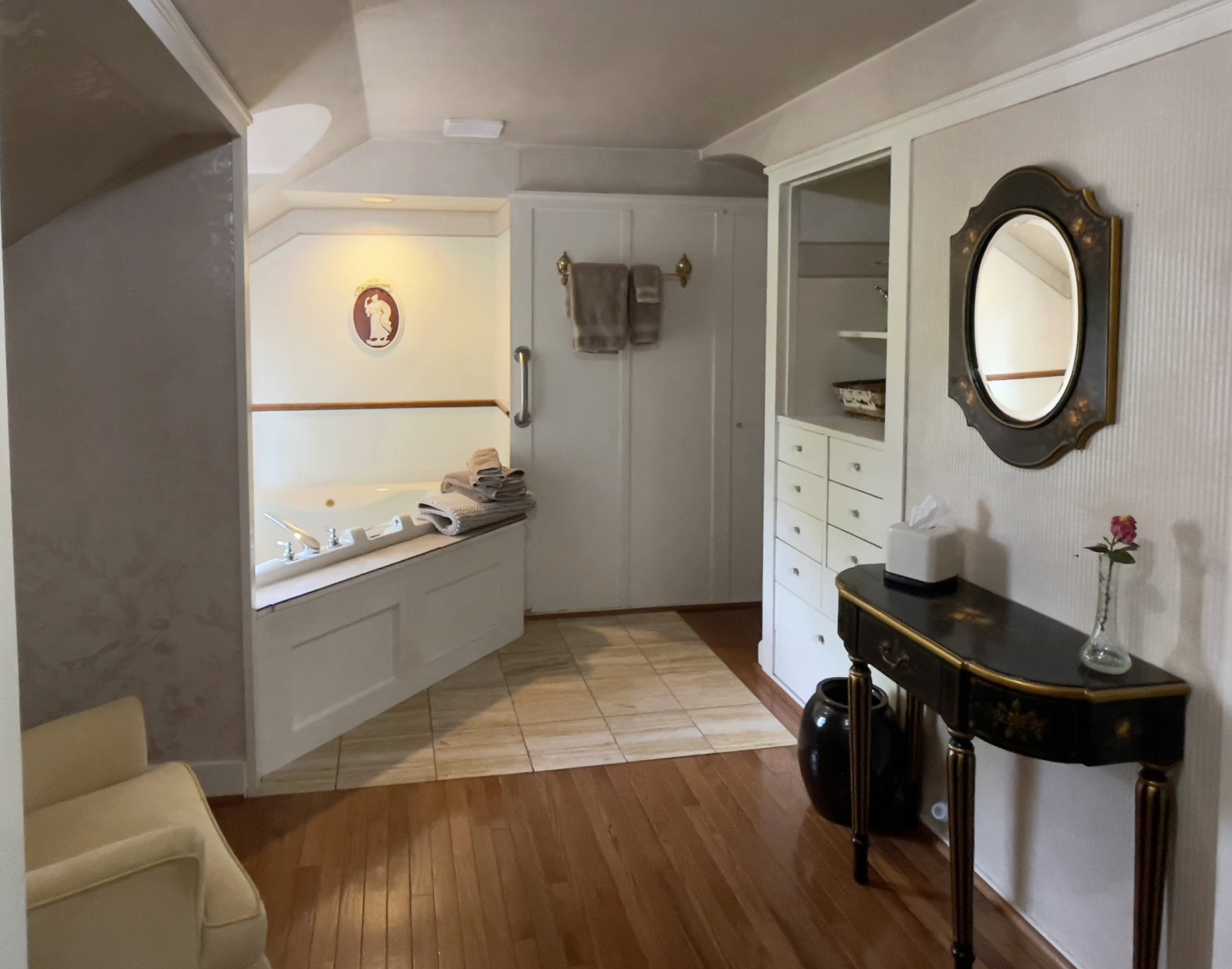 Morgan Suite Dressing Room