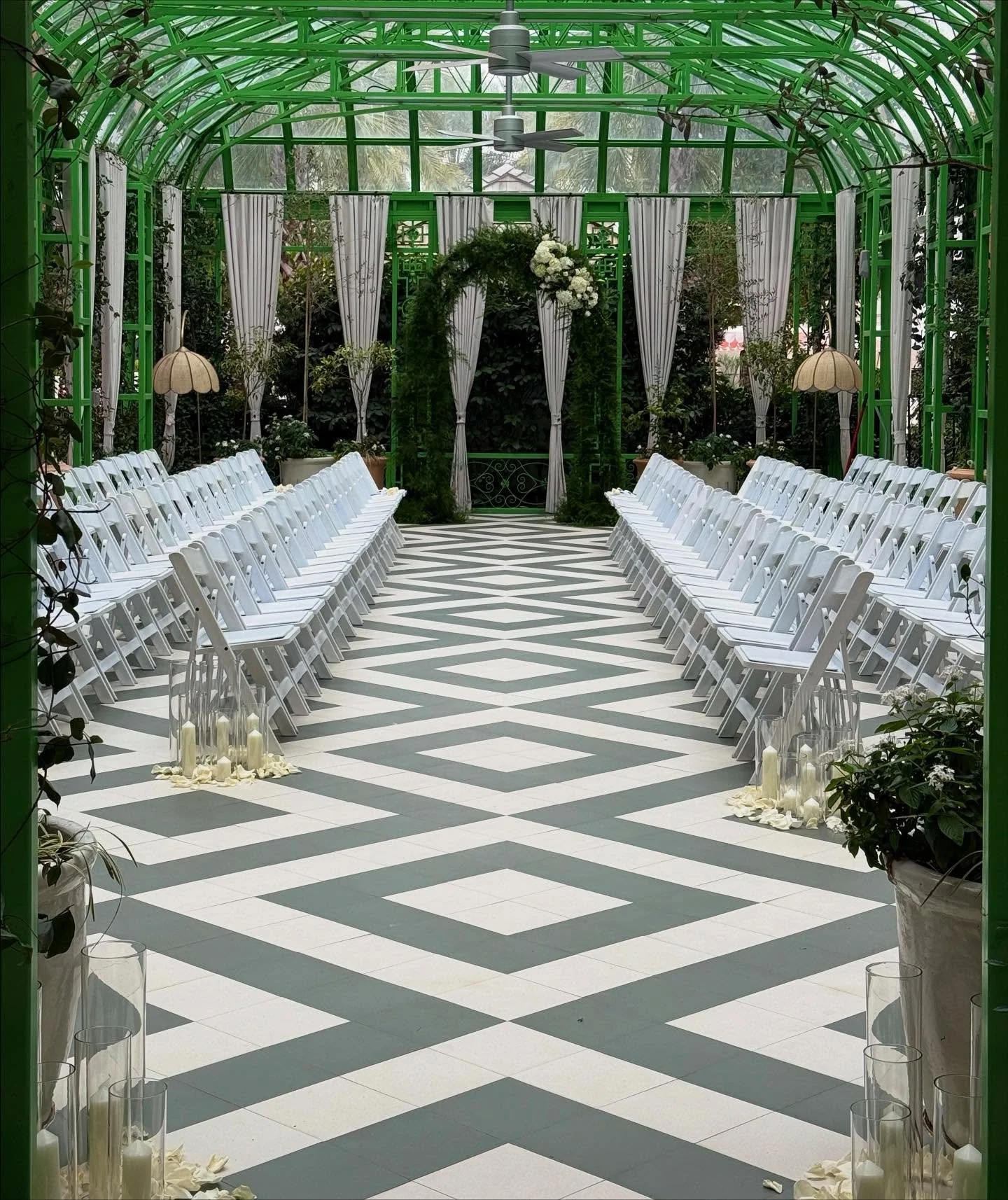 When you&rsquo;re busy making the magic happen, you don&rsquo;t always get to stop and snap 📸✨ Here are a few little moments I managed to snag while we wait for the real photos to come back

👰&zwj;♀️: @marin.rc 
🤵&zwj;♂️: @jcalebcarter 

Venue: @s