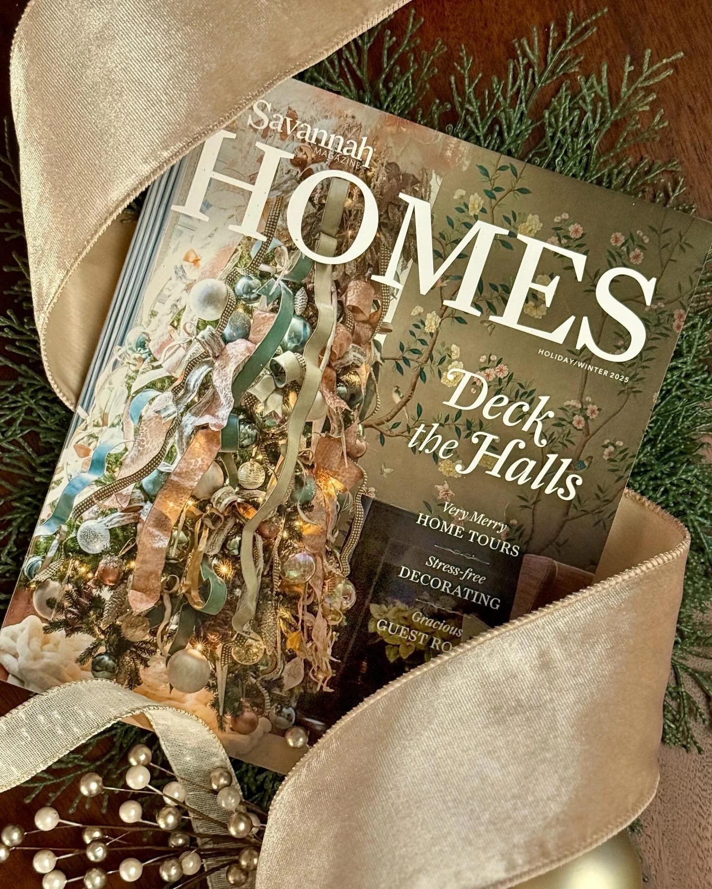 A holiday home worth pausing for. 🏠✨
This Gaston Street gem&mdash;featured on the 2024 Holiday Tour of Homes&mdash;now graces the pages of Savannah HOMES Magazine&rsquo;s Holiday/Winter 2025 issue. 🎄

@curated_bywhitney had the joy of working with 