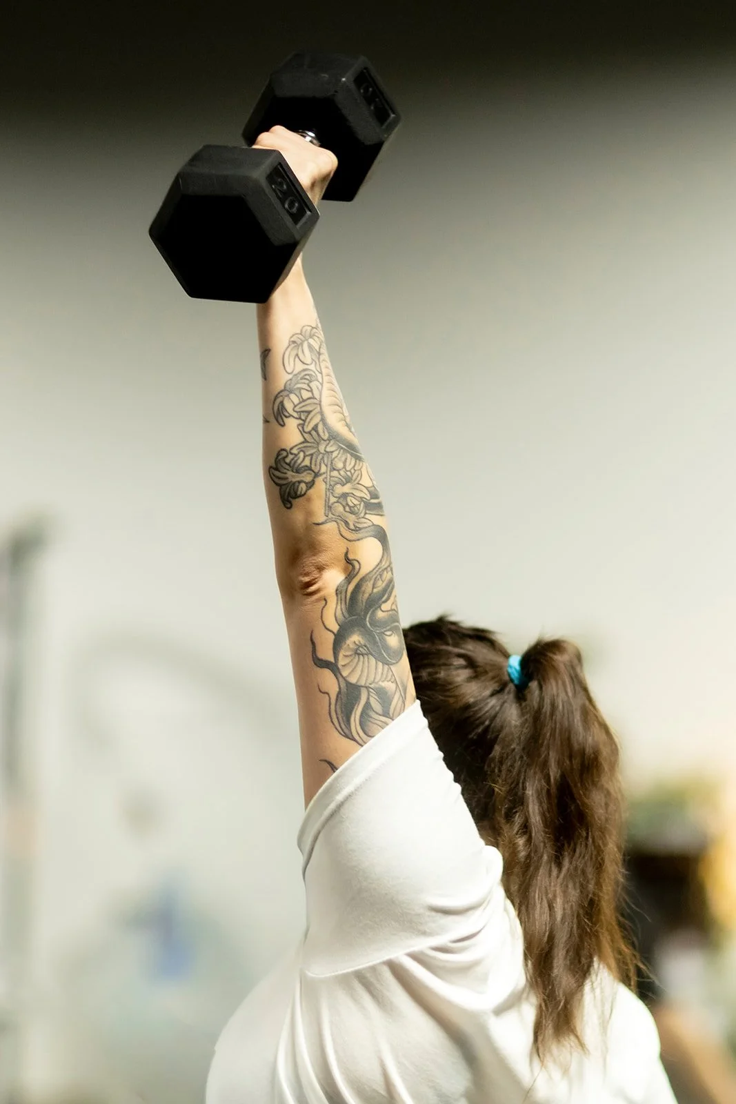Girl lifting a weight at Sol Fitness in lexington, KY