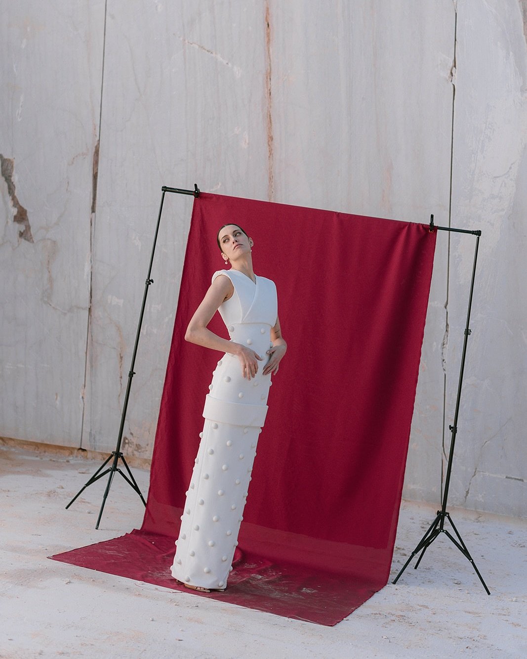 A statement backdrop has become a major trend at weddings &mdash; whether as a ceremony altar or a portrait setting, it&rsquo;s a detail I truly love. It adds visual impact, creates memorable photo moments, and allows couples to express their style i