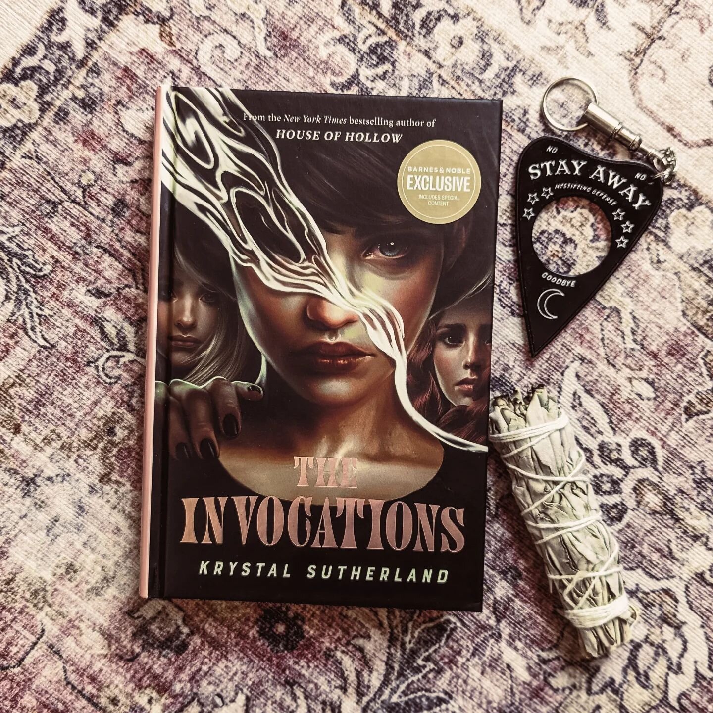 Have you ever read a book that felt as though the author had written it specifically for you? That's how I felt reading THE INVOCATIONS by @km_sutherland. It's about witches and demons and unexpected friendships and angry girls who are tired of being