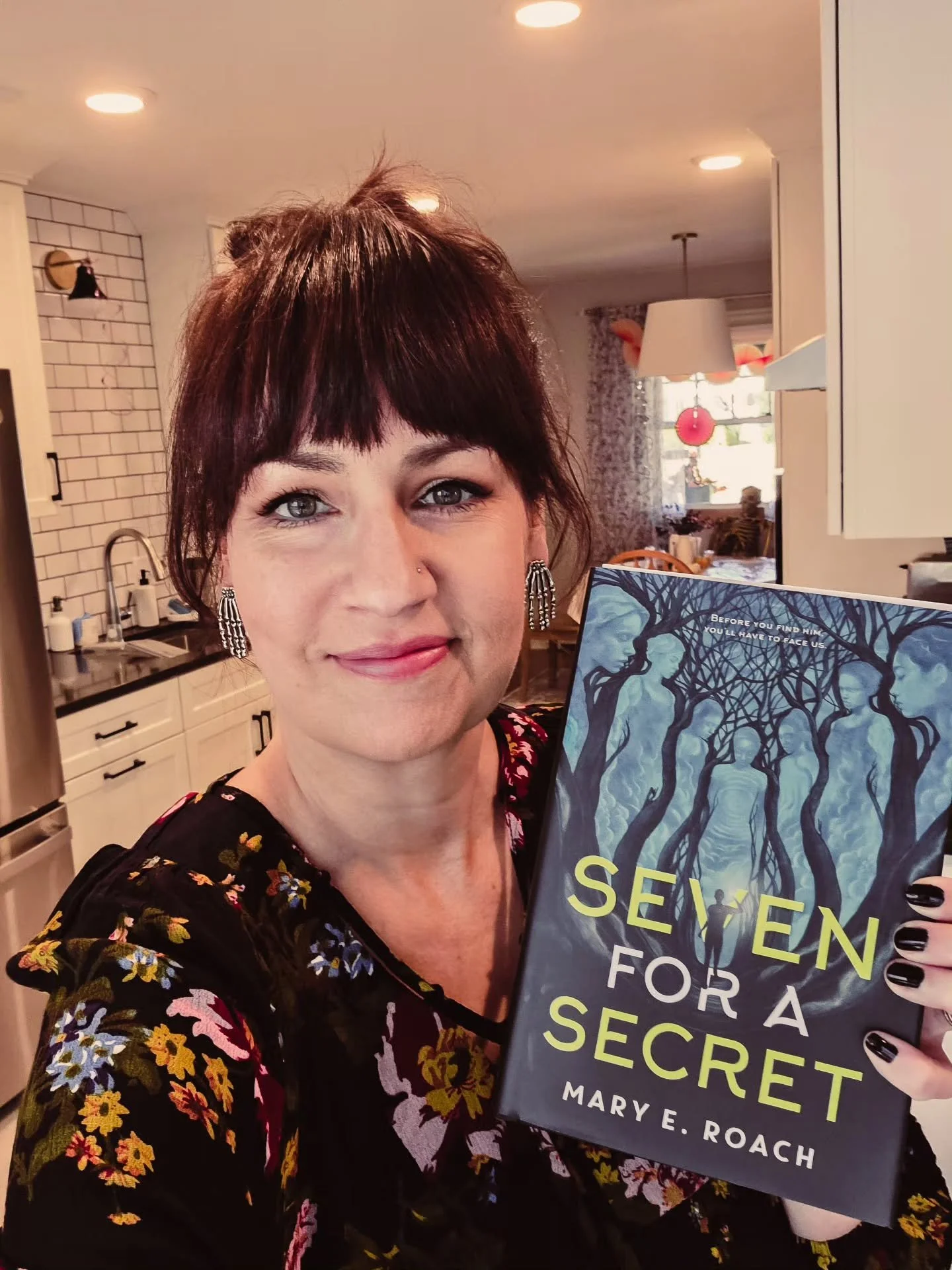 Last week I was lucky enough to be in conversation with author Mary E. Roach about her amazing new thriller, SEVEN FOR A SECRET. I could NOT put this book down. It's heartbreaking and heart pounding. If you love female characters who are allowed to b