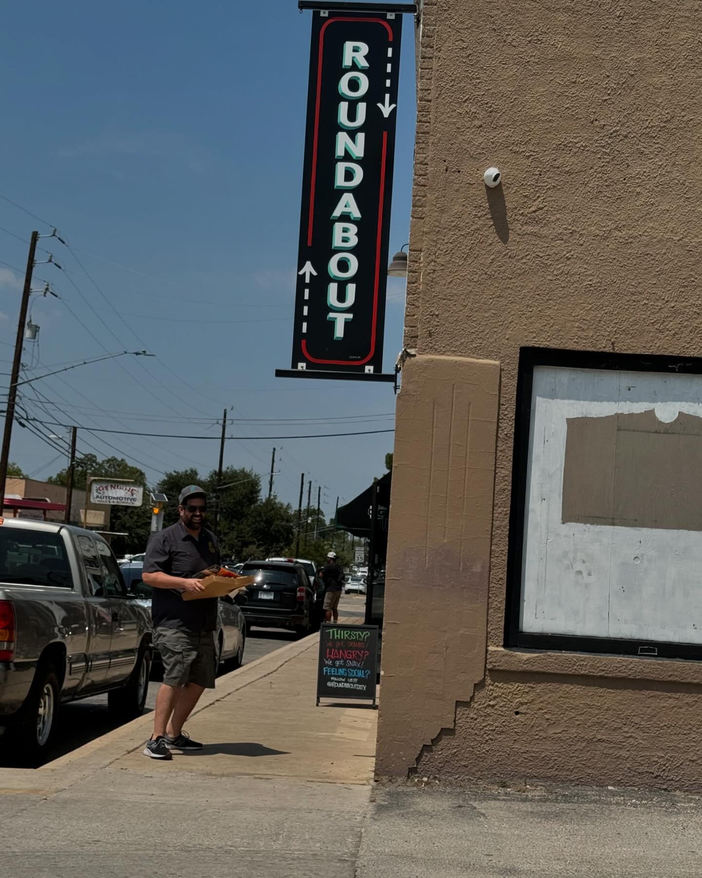 Attention Beacon Hill!!!
Puro Tepache is now being sold at @roundaboutsatx - a great place to get some great food and drinks. Best of all, they feature locally made products! Make sure you stop by!!