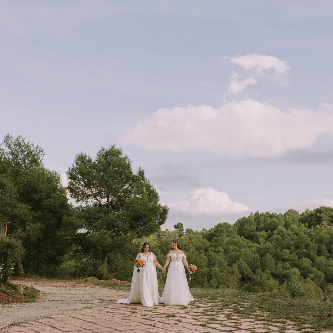 Solo quedan 5 fechas disponibles para bodas de 2026 y la agenda de 2027 ya est&aacute; abierta.

No trabajo con volumen, sino con tiempo, presencia y cuidado. Por eso acompa&ntilde;o pocas bodas al a&ntilde;o: para poder estar de verdad en cada histo