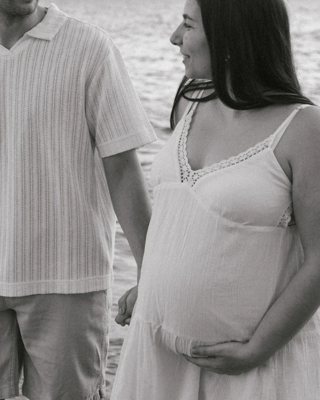 Marzo y abril empiezan a tomar forma 🌿
Abro agenda para sesiones de embarazo y sesiones familiares, pensadas para vivirlas con calma, sin prisas y desde lo cotidiano.
Febrero est&aacute; pr&aacute;cticamente completo: solo quedan 2 huecos disponible