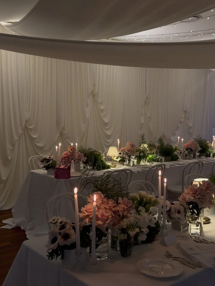 Lush,full &amp; utterly dreamy. ✨✨✨
Tablescapes that set the tone for your reception. 
When they&rsquo;re designed to feel full &amp; inviting, they transform dinner into part of the celebration, not just part of the backdrop 🥀
@kantarahouse
