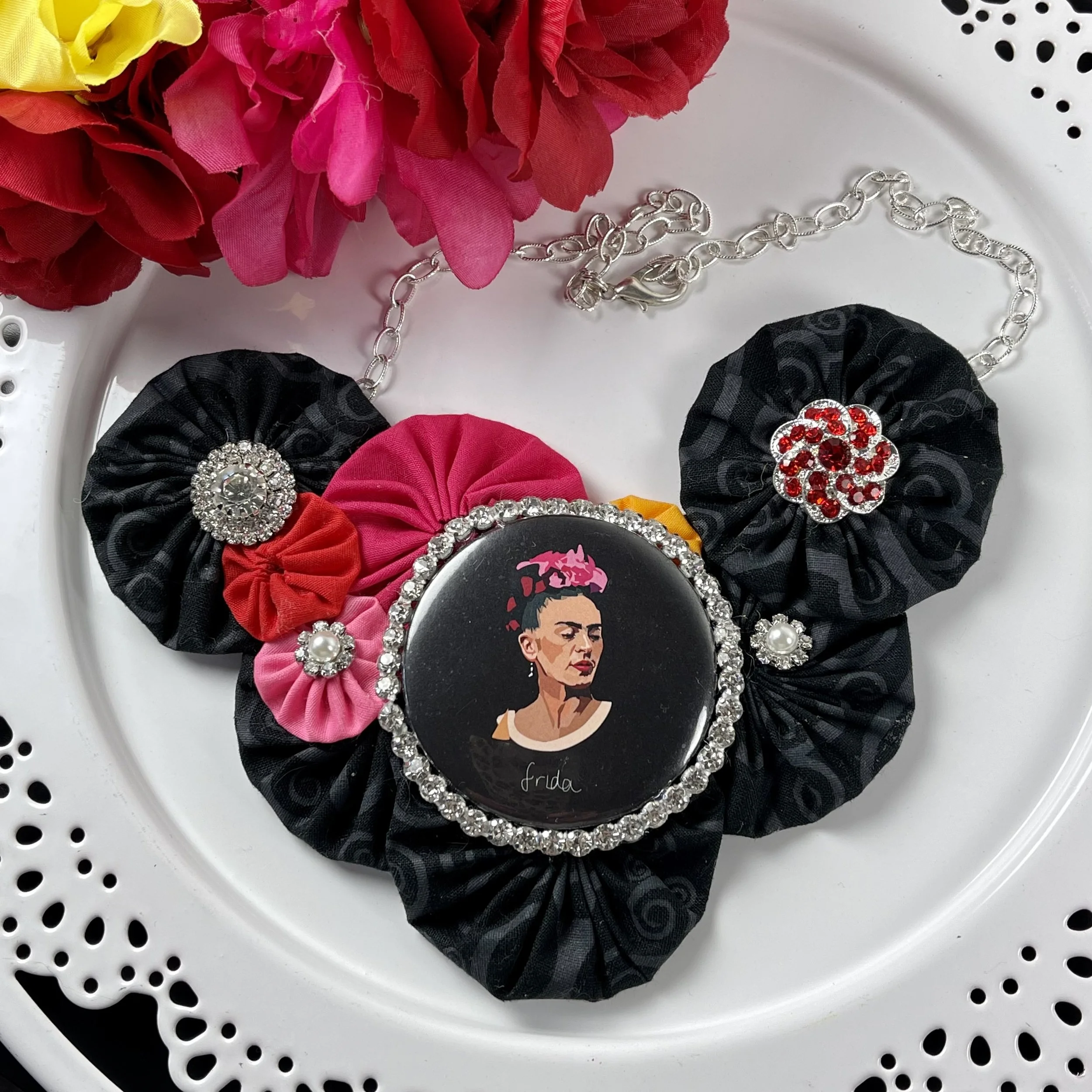 Black and red flower bomb necklace