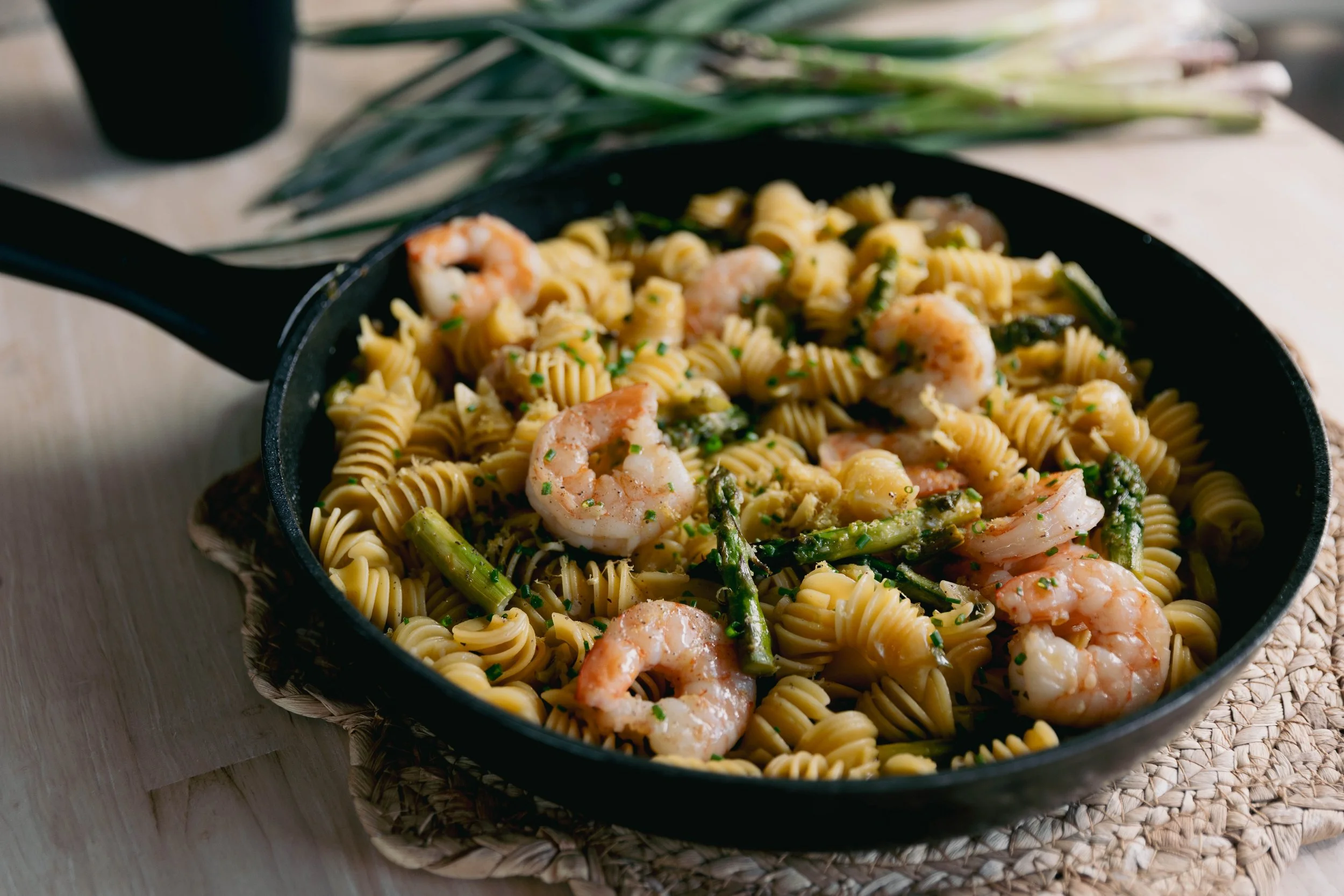 Large Spirals con gamberi e asparagi