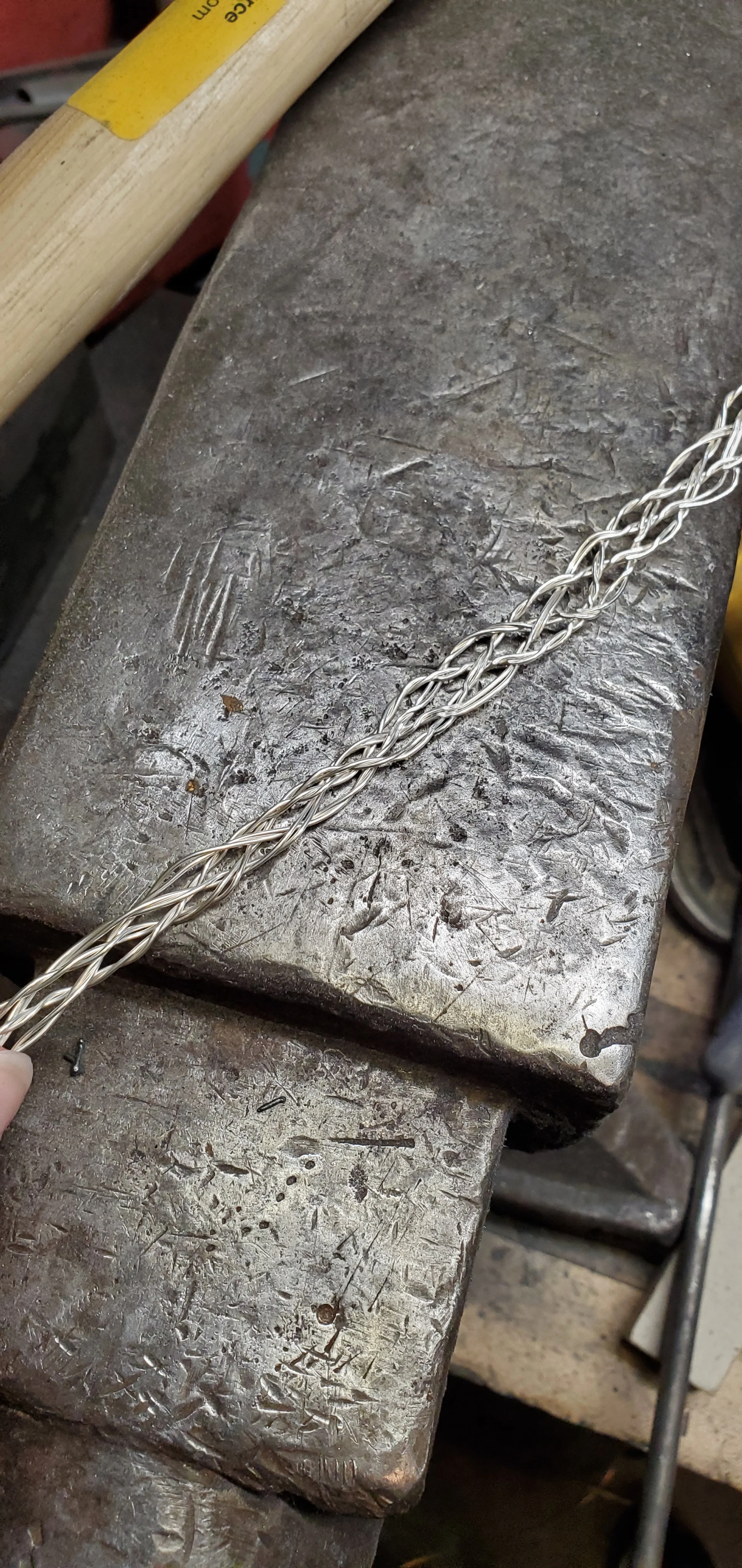 Hammering wire