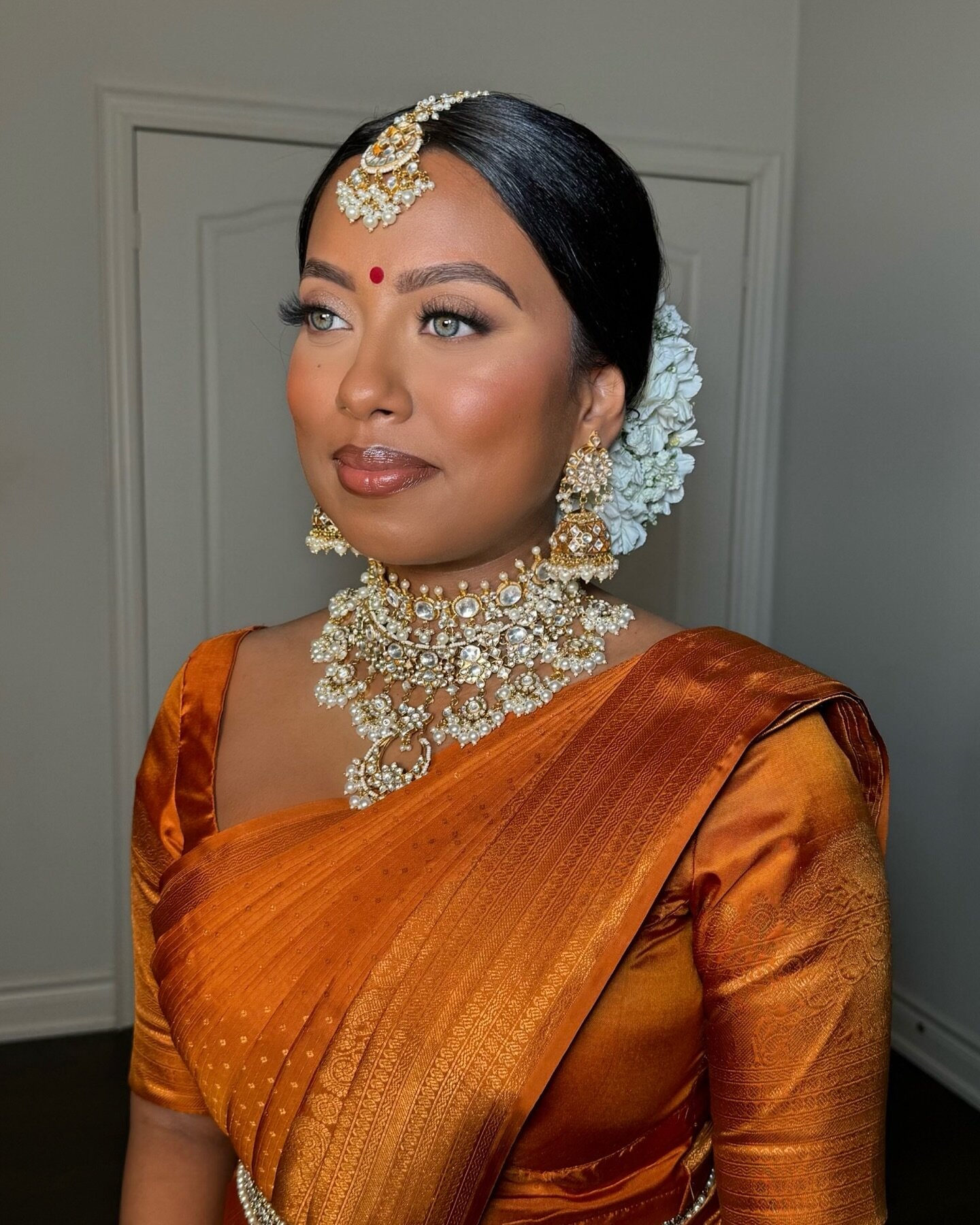 @yoyo.pal requested my signature glowy skin for her big day and the skin is definitely skinning ❤️✨!
.
I love using @charlottetilbury flawless filter to create glowy skin 
.
Makeup: @prernaco
Hair: @hairbynini_ 
Pleats: @pleatsbynithya
Jewelry: @outb