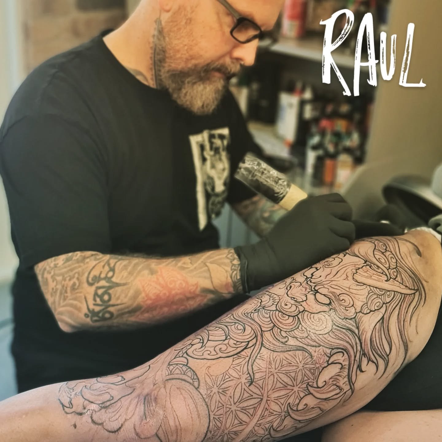 RAUL working on a new leg sleeve of a couple of Chinese sacred guardians, the Foo Lion or Foo Dog.
For enquiries and bookings jump on the tag linked to @_thelineandtheshade_ or
email/call/text the studio
Wildewoodtattoostudio@gmail.com
04023915
