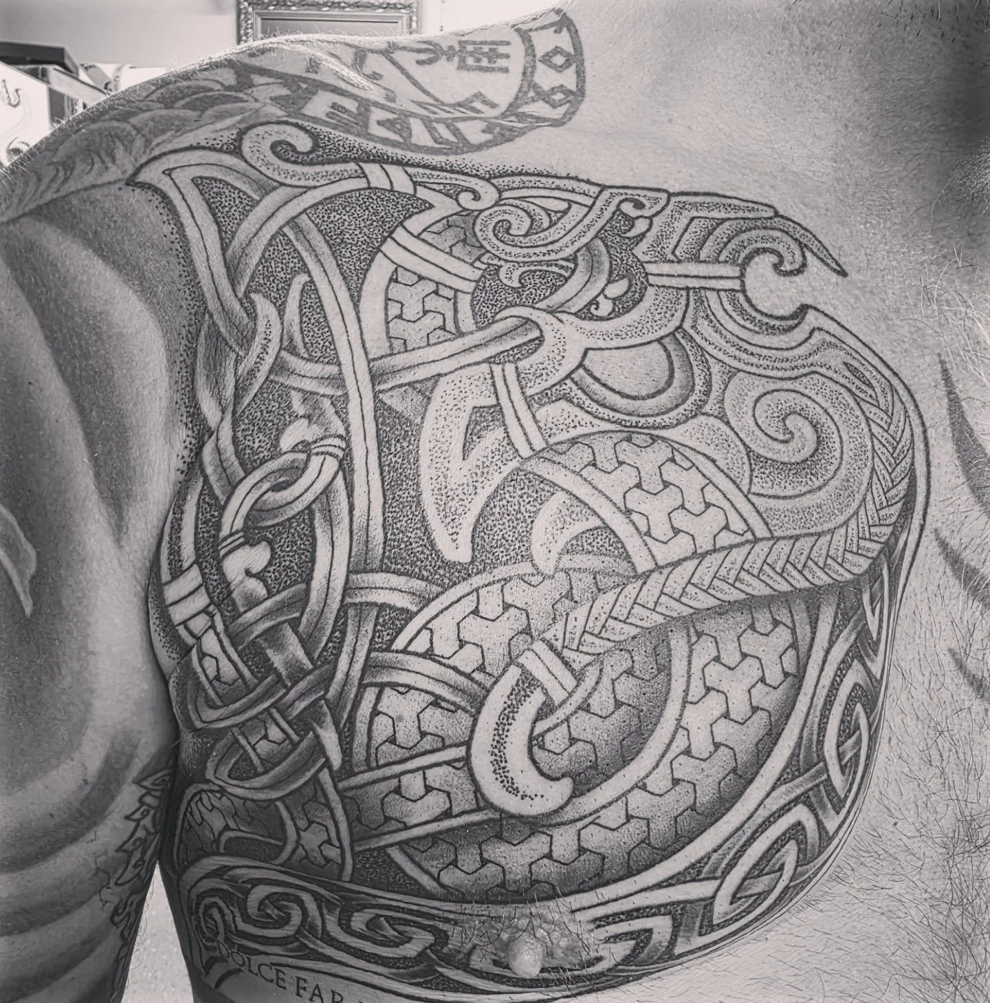 A new tattoo for Matt recently.
Thanks Matt and see you in the new year for some more. 

#wildewoodtattoostudio 
#nordictattoo 
#snaketattoodesign 
#eagletattoo 
#dotworktattooartist 
#annadaytattoo