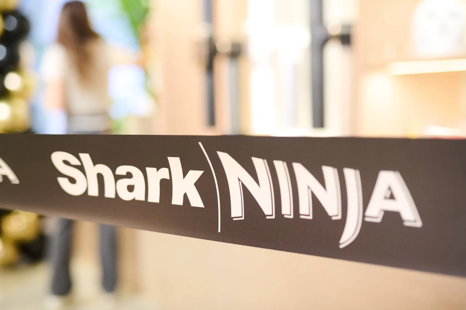 sharkNinja_FlatironNYC_OfficeRibbonCutting 1.jpg