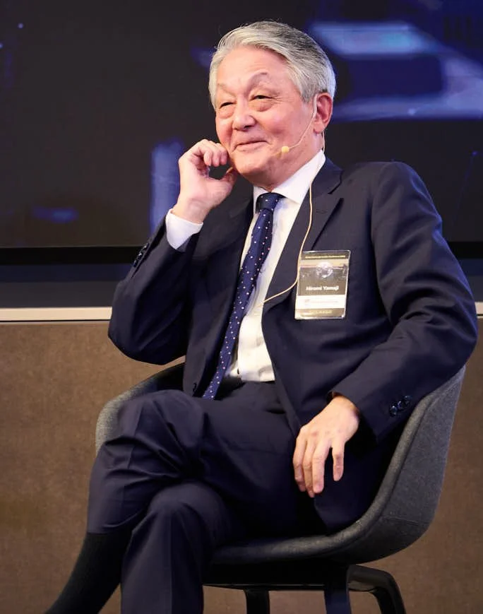 Hiromi Yamaji onstage smiling at the Global Exchange Leader Conference