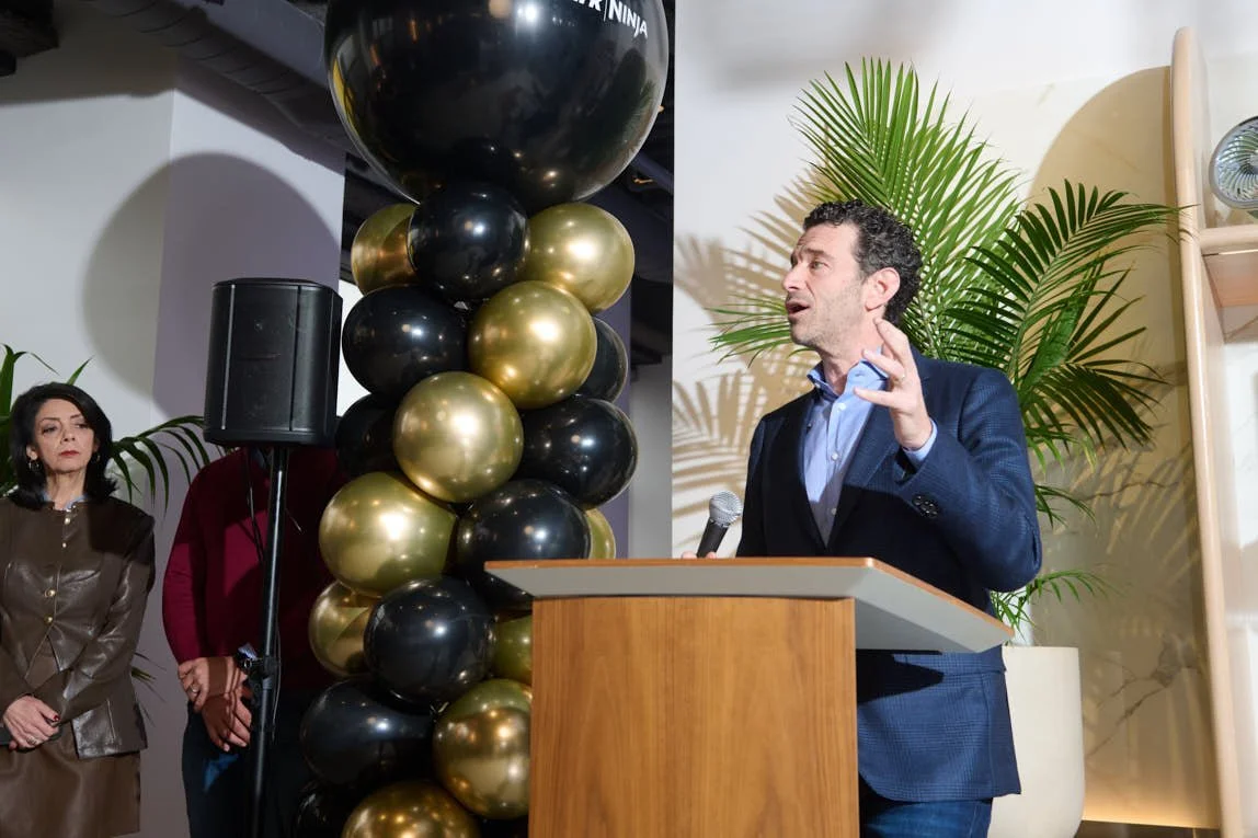 sharkNinja_FlatironNYC_OfficeRibbonCutting 15.jpg