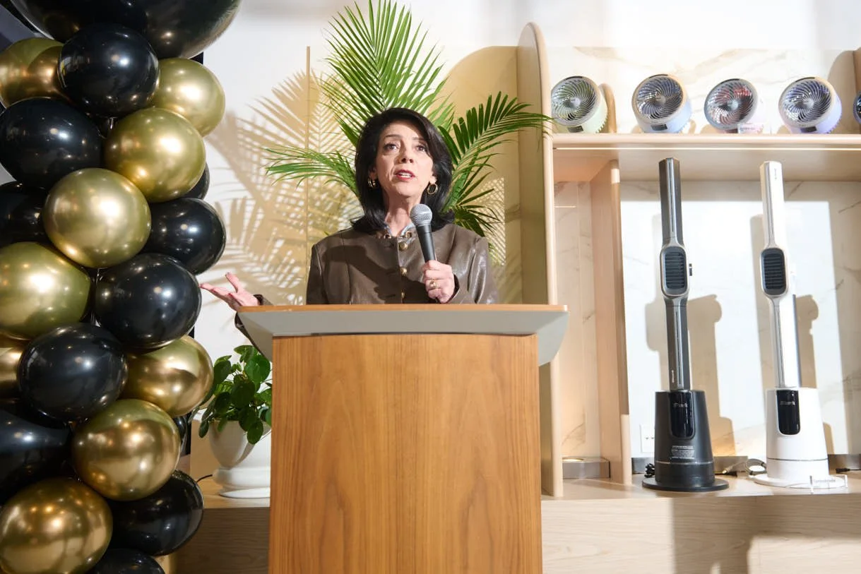 sharkNinja_FlatironNYC_OfficeRibbonCutting 13.jpg