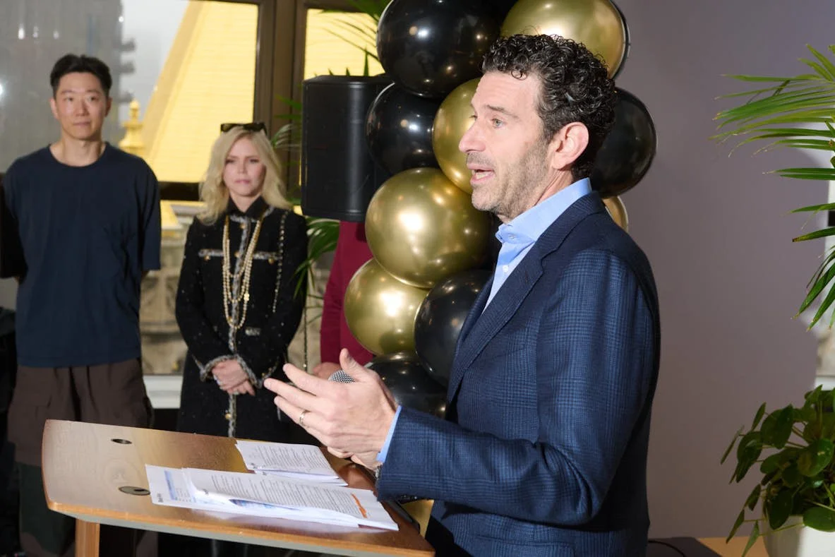 sharkNinja_FlatironNYC_OfficeRibbonCutting 14.jpg