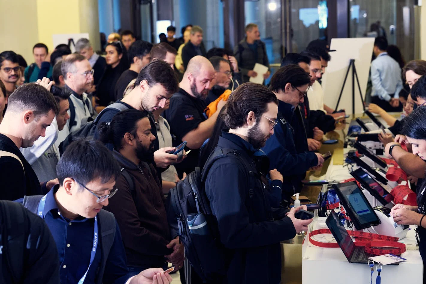 A crowd of people waiting to check-in at deeplearning.ai conference