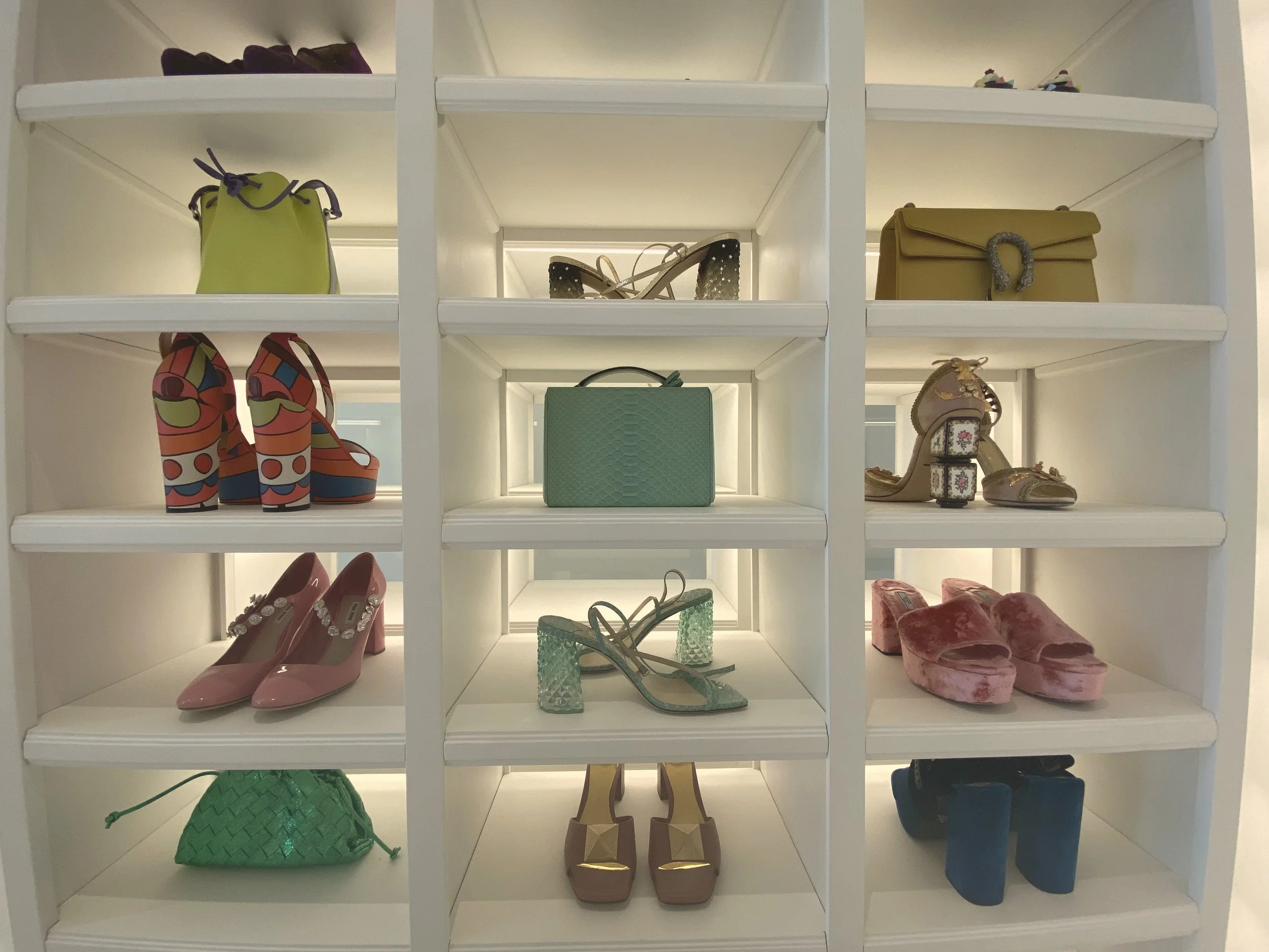 wardrobe-fairy-bespoke-wardrobe-organisation-shoes-bags.jpg