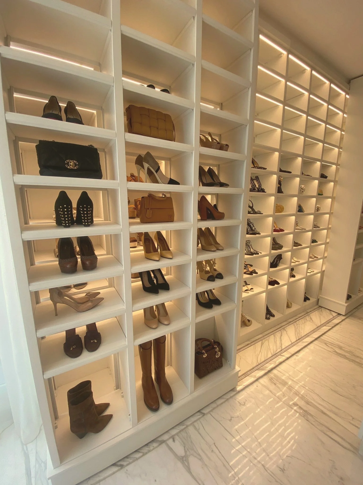 wardrobe-fairy-dani-coha-luxury-wardrobe-organisation-london.jpg